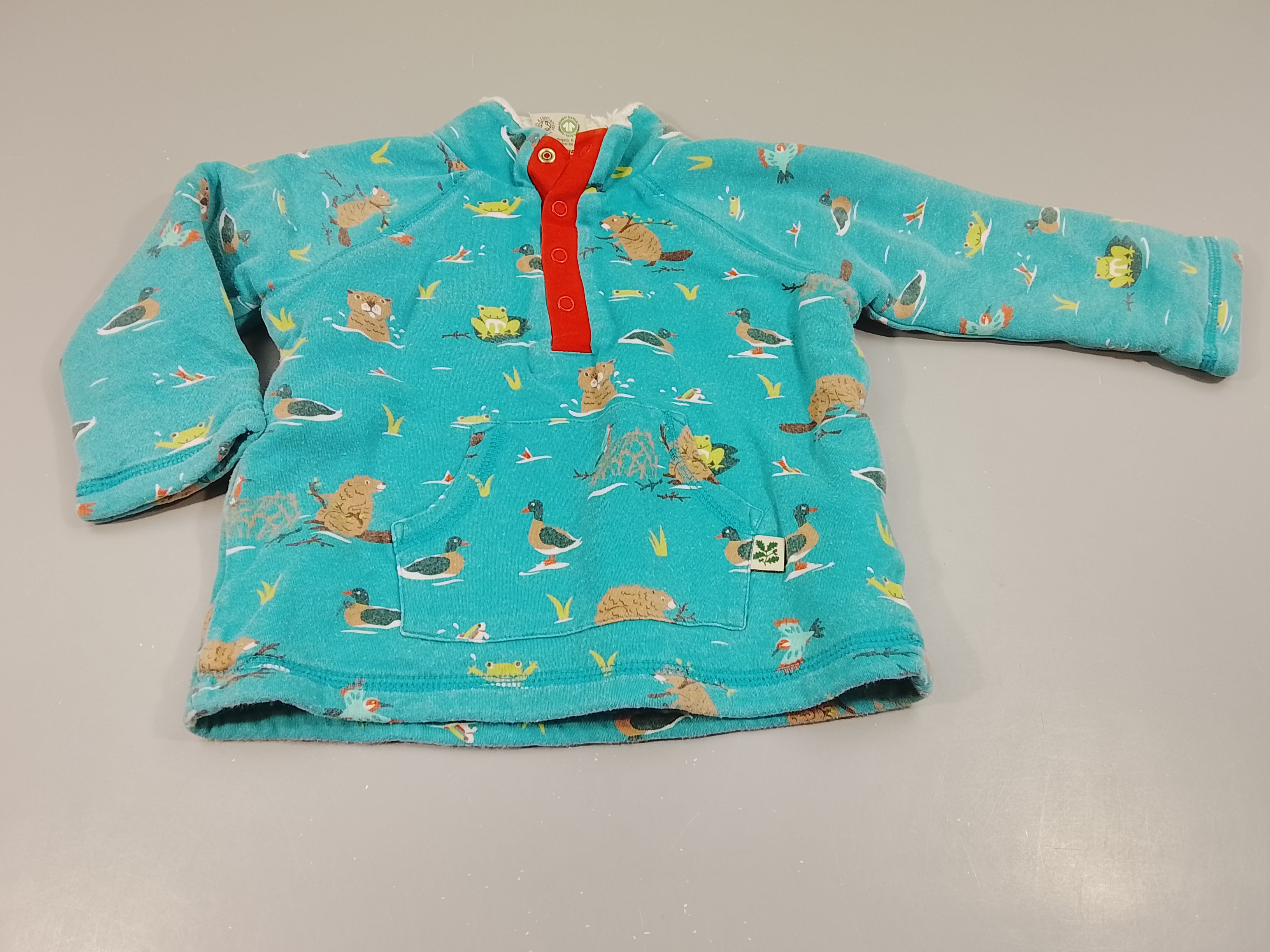 Pull Fugi en coton organique bleu turquoise motifs animaux d'étang , doublure polaire  Sherpa. Légèrement bouloché.