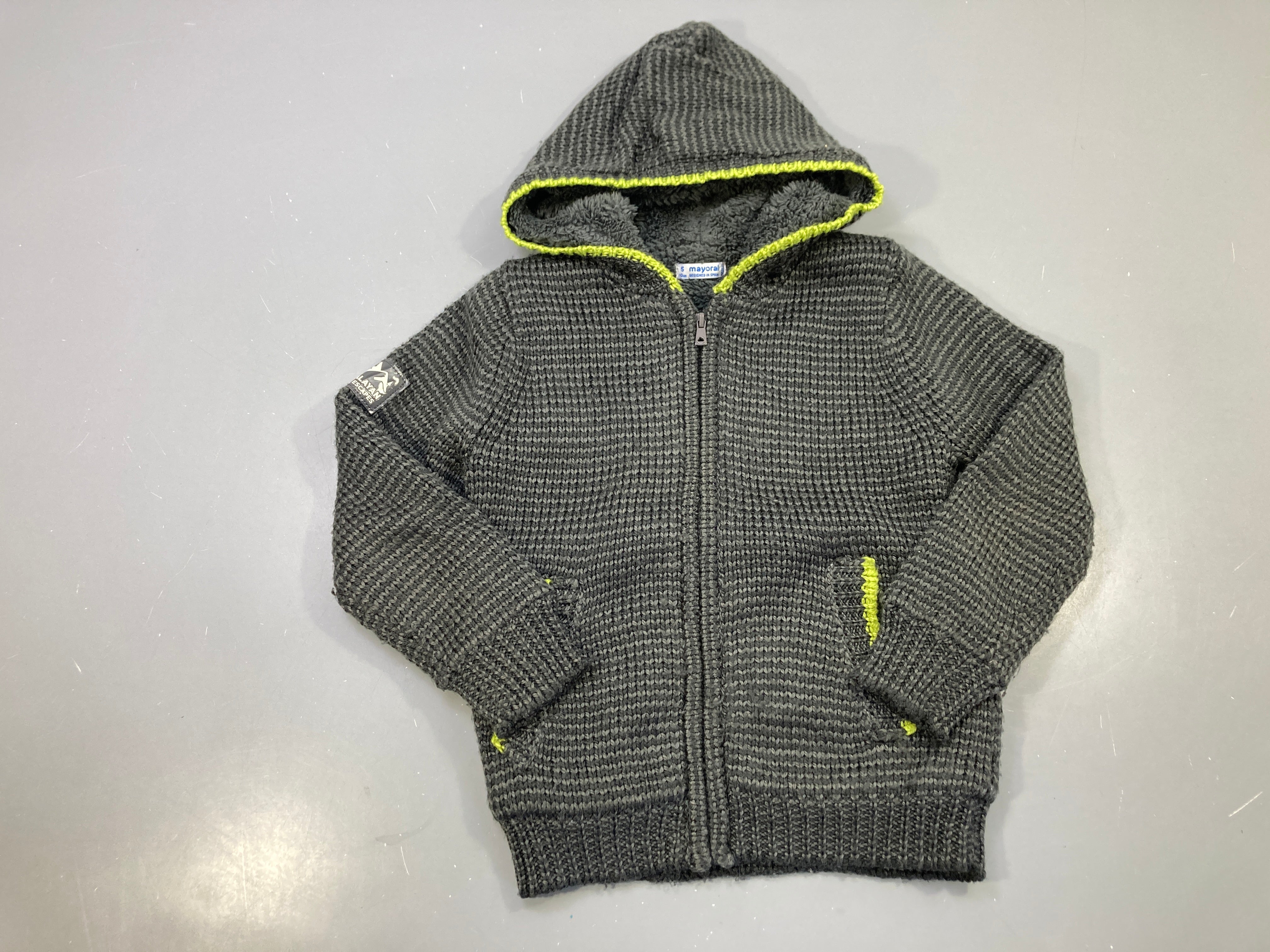 Gilet chaud doublé peluche zippé capuche gris chiné, liseré jaune fluo