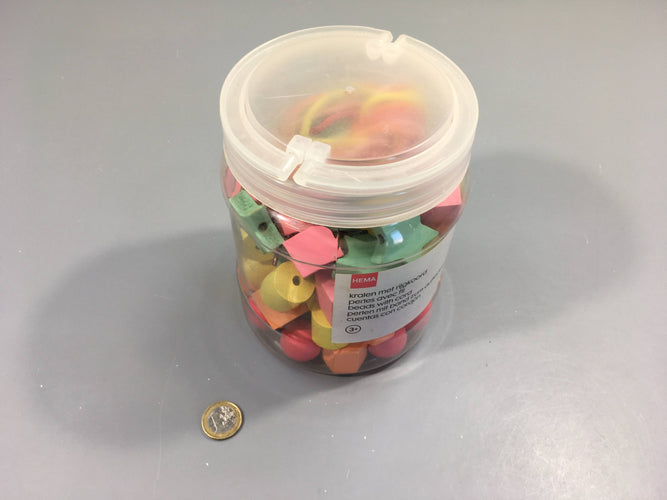 Perles en bois avec fils, 70pcs, moins cher chez Petit Kiwi