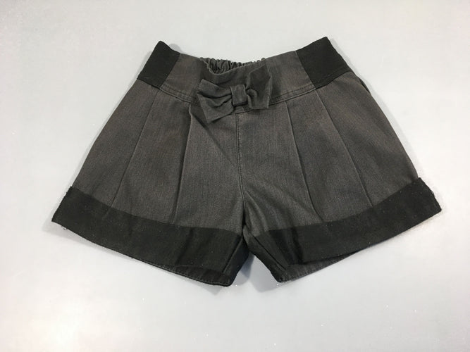 Short noir avec poches et revers (bouloché) noeud à la taille et élastique dos, moins cher chez Petit Kiwi
