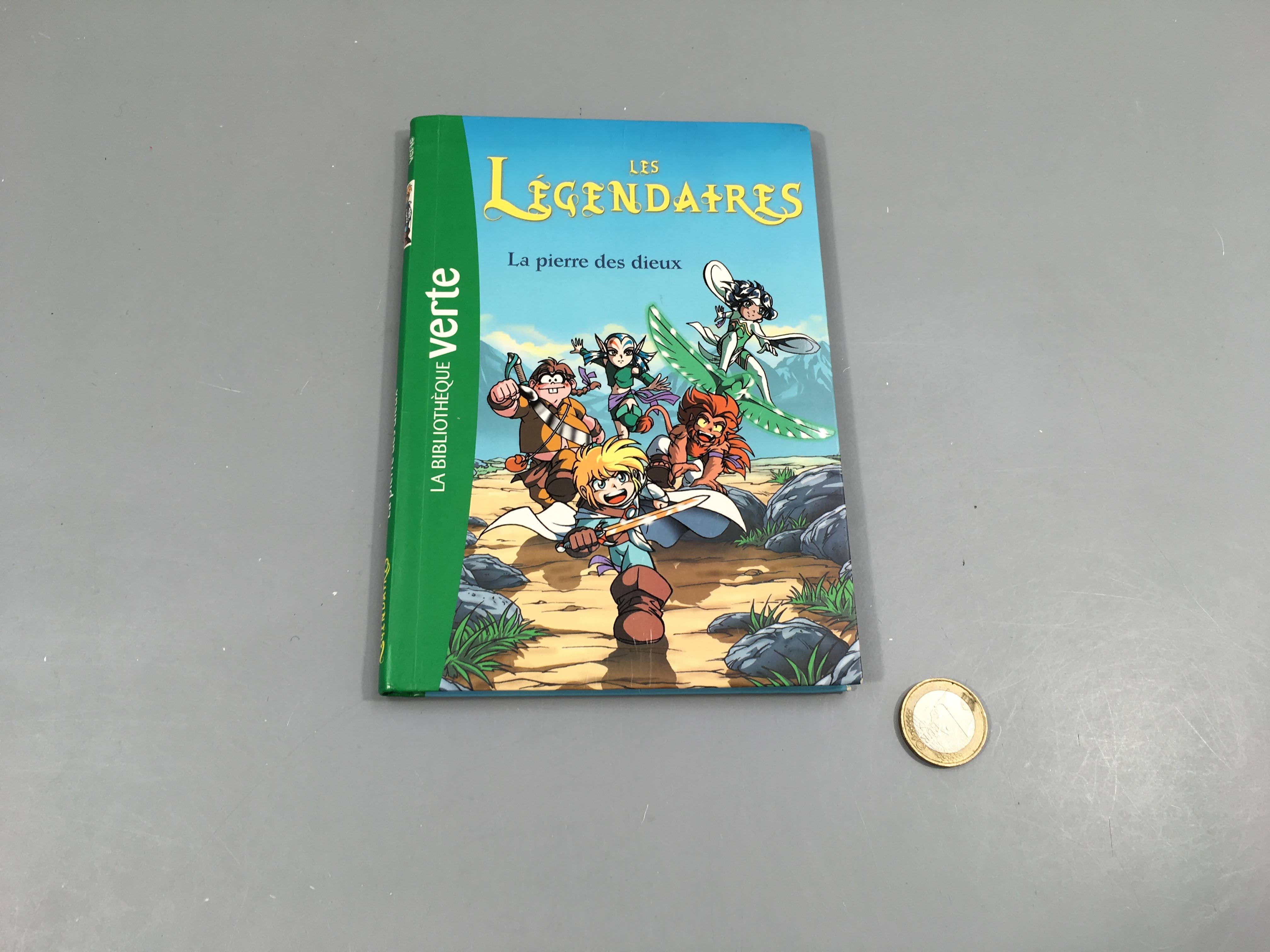 La pierre des dieux, Les légendaires, la bibliothèque verte