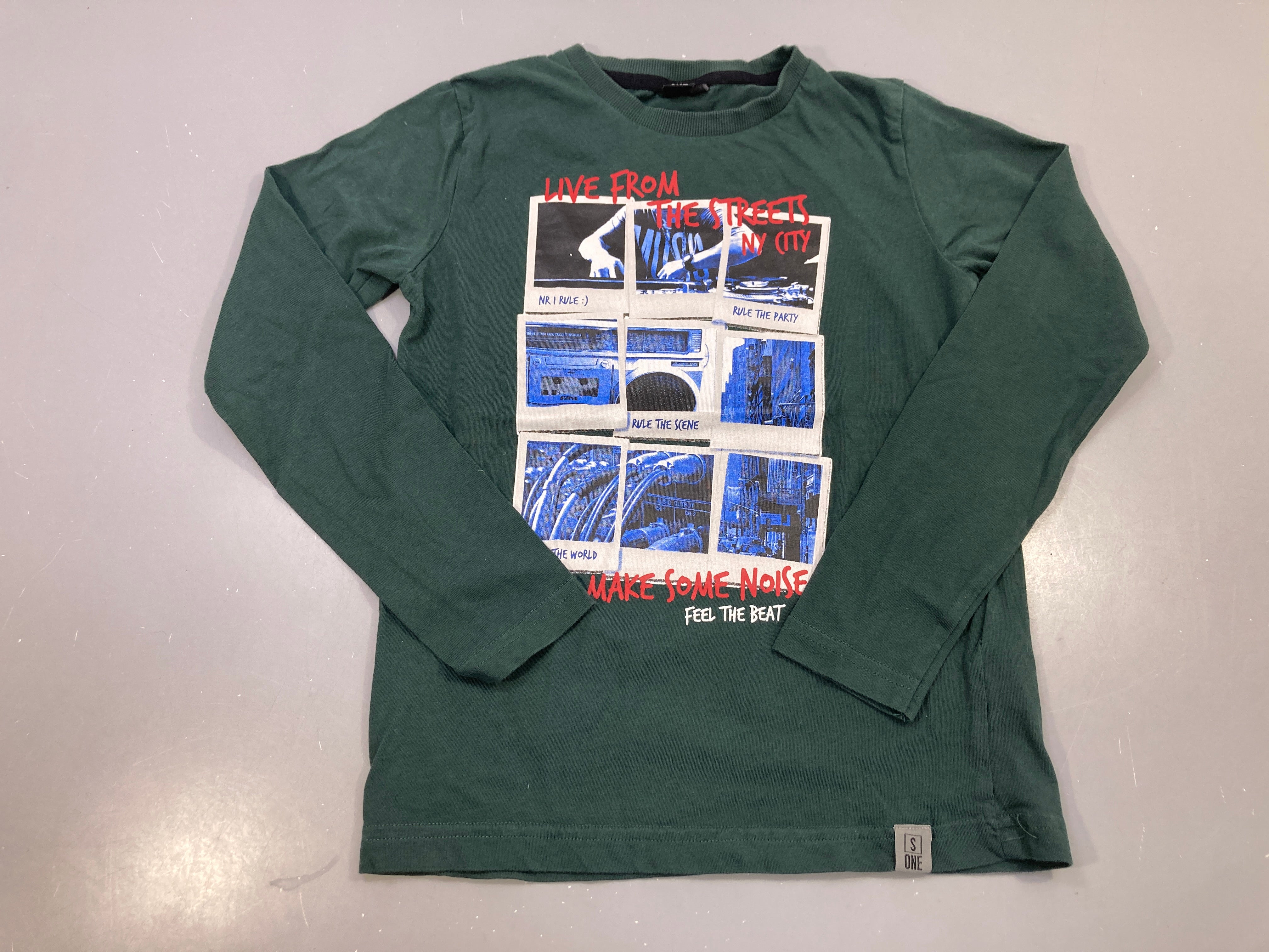 T-shirt m.l vert foncé imprimé Live From The Streets NY City