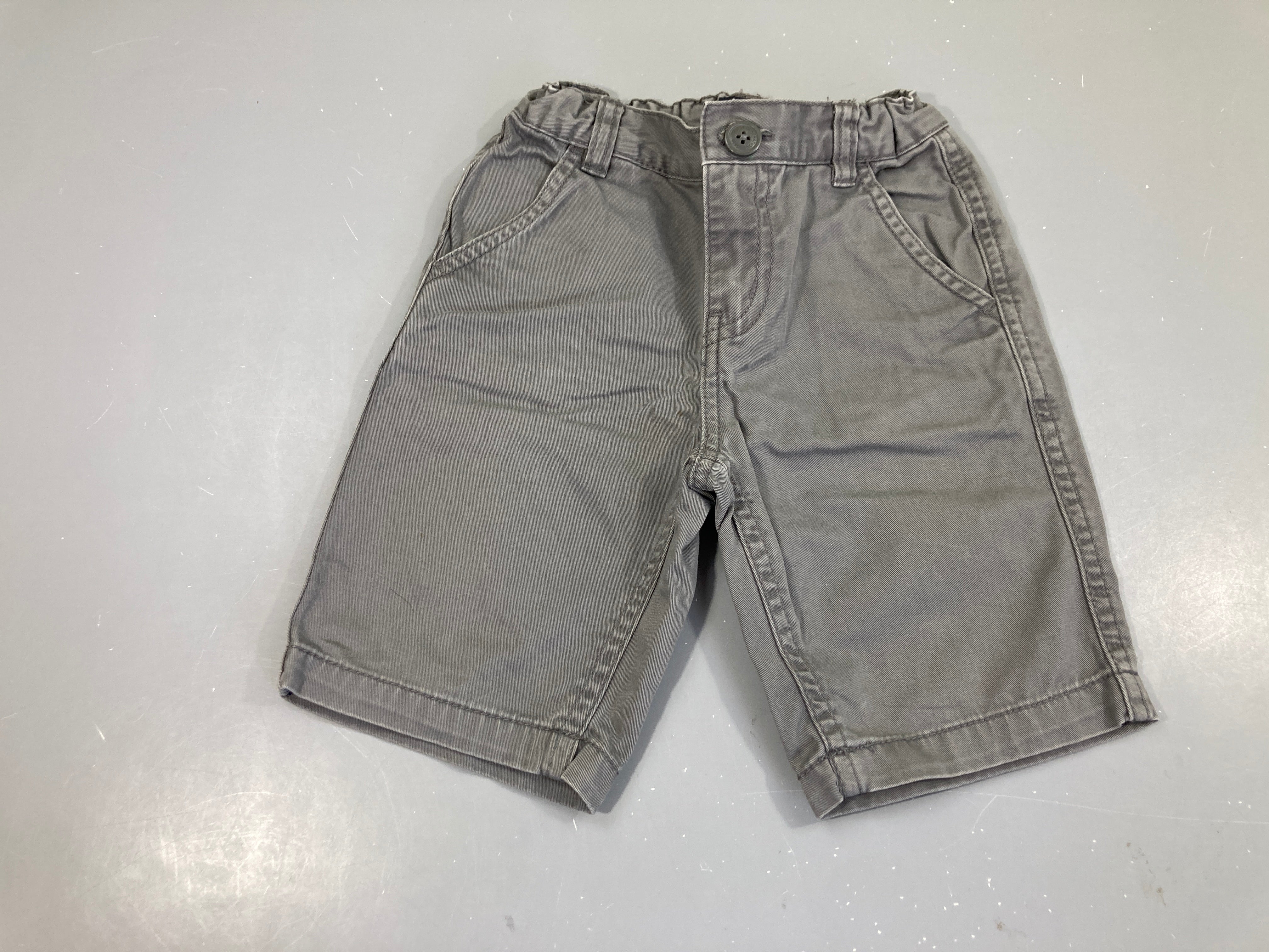 Bermuda chino Gris