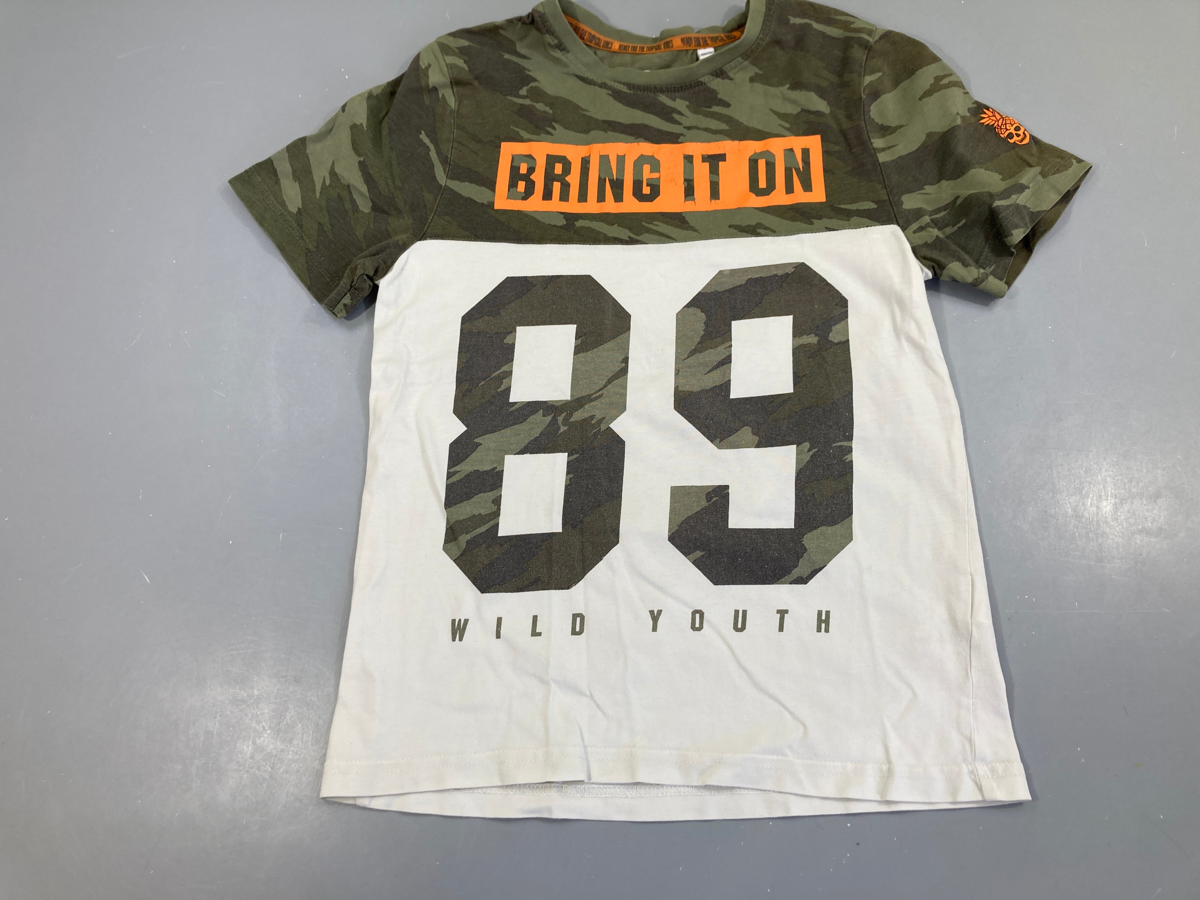 T-shirt m.c blanc kaki camouflage  89 motif légèrement craquelé