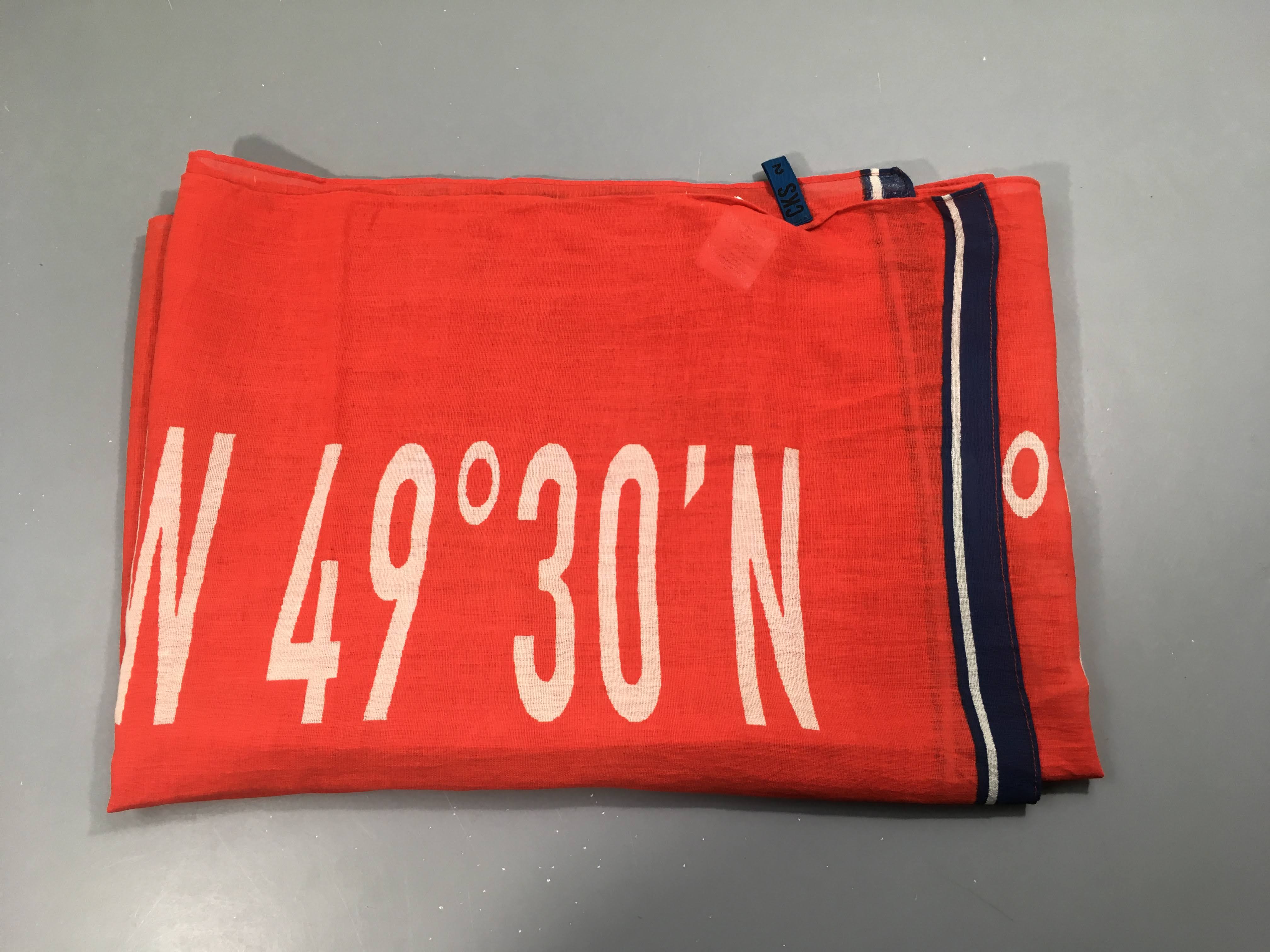 Grand foulard rectangulaire rouge chiffres