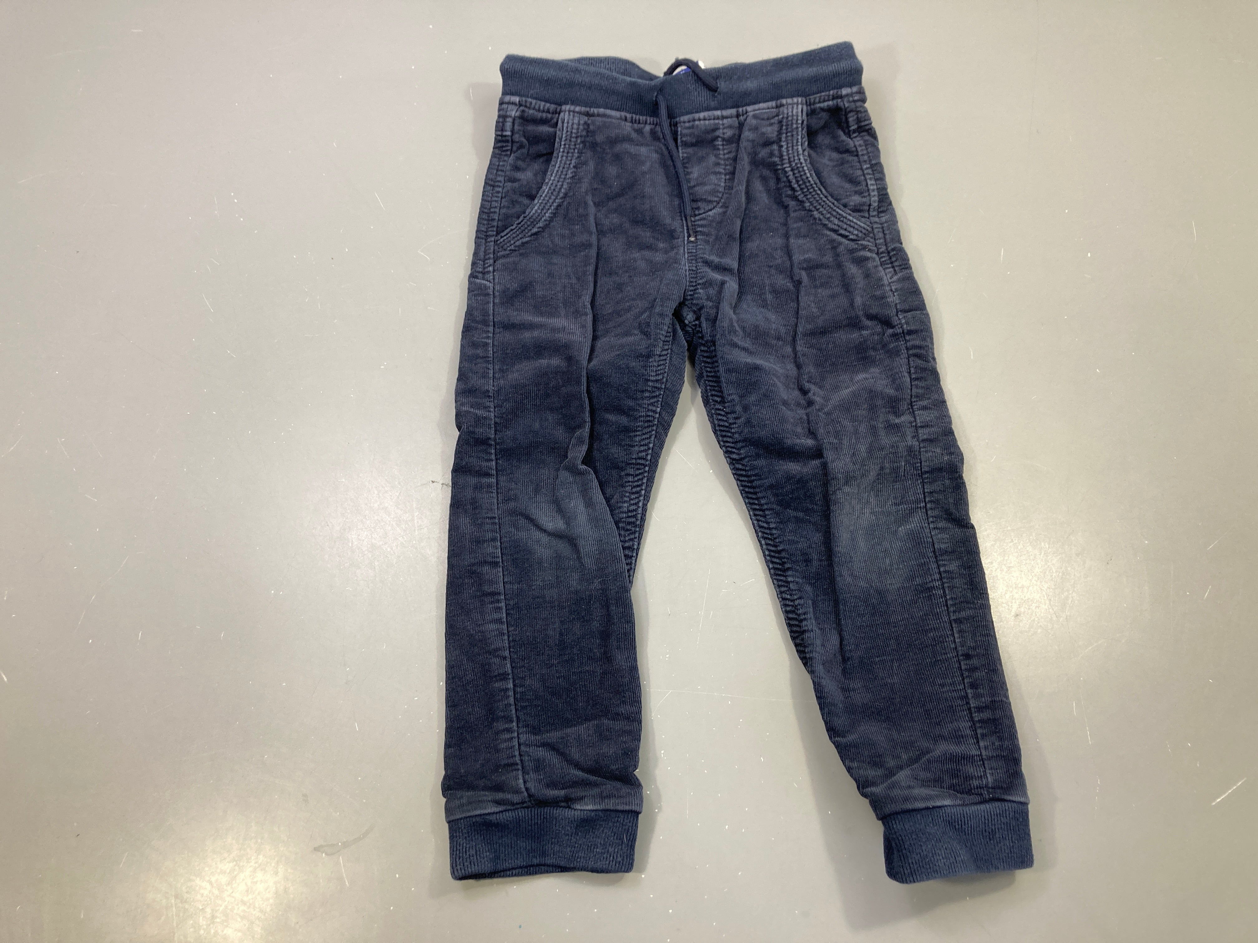 Pantalon velours côtelé bleu marine jogger