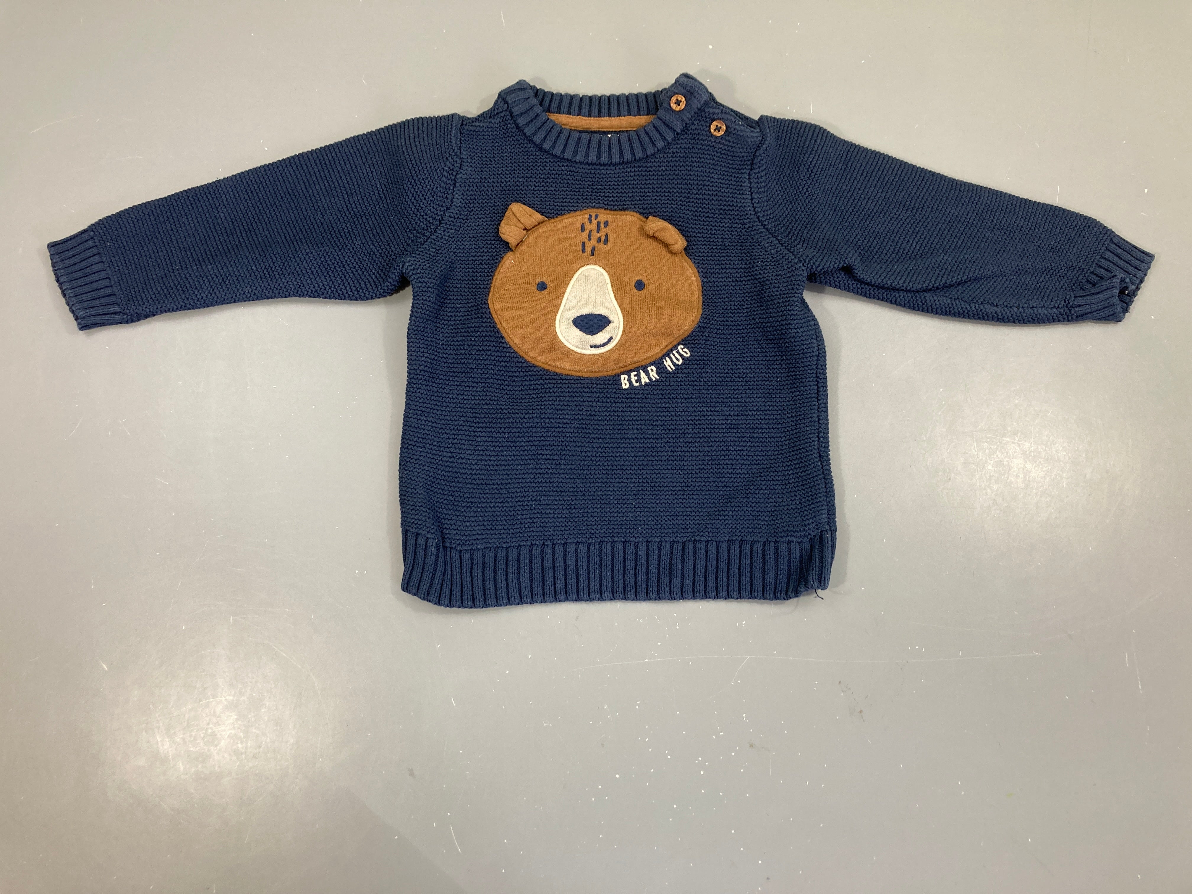 Pull bleu foncé ours