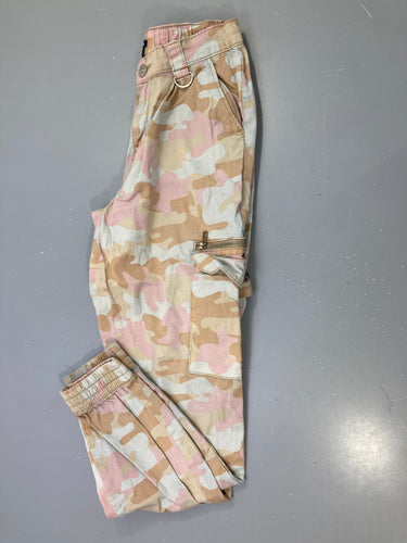 Pantalon toile camouflage rose et beige cargo, moins cher chez Petit Kiwi