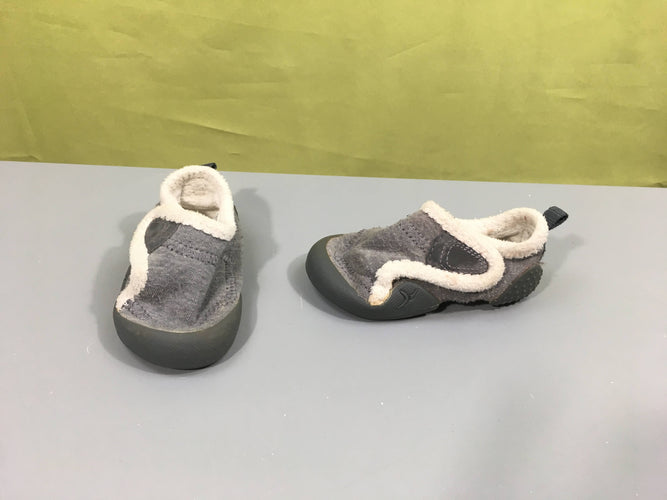 Chaussons de gym gris intérieur velours, 21, moins cher chez Petit Kiwi