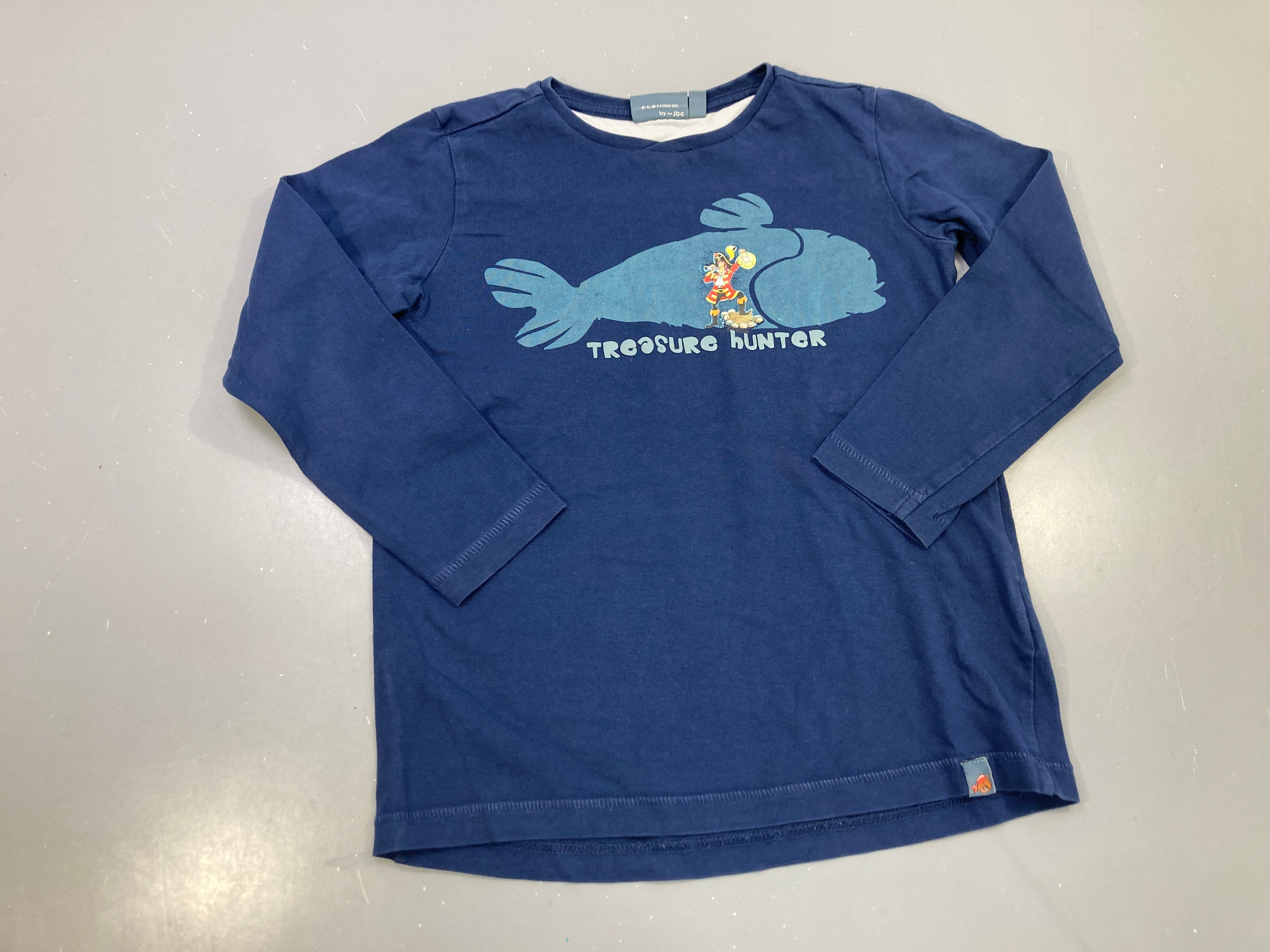T-shirt m.l bleu marine baleine pirate Treasure Hunter