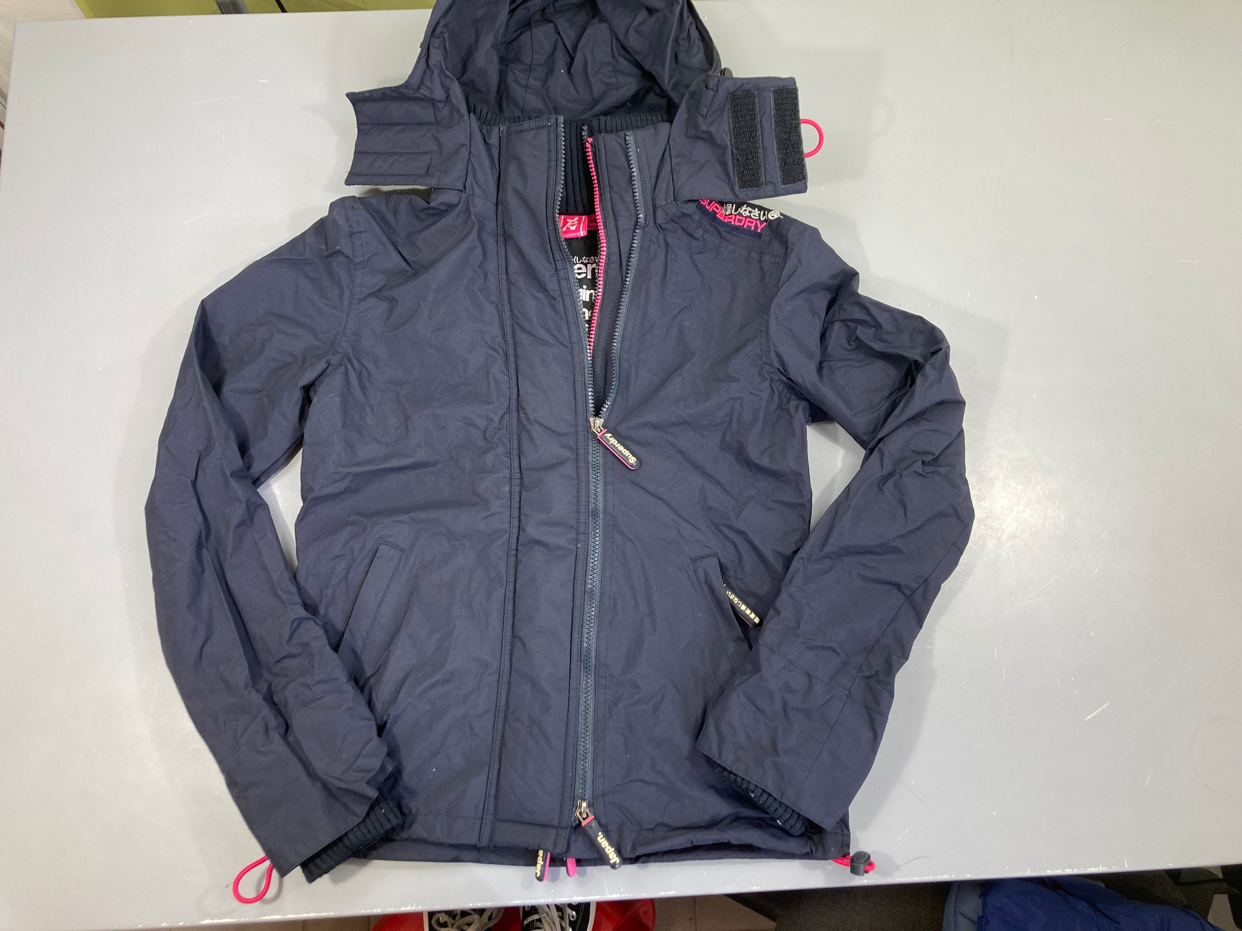 Veste légère zippée bleu foncé à capuche superdr.y