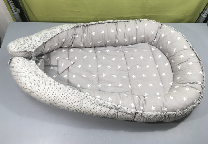 Réducteur de lit Bébés 100x60x15cm avec oreiller, couverture Insert Amovible (Étoiles Grises Minky), moins cher chez Petit Kiwi