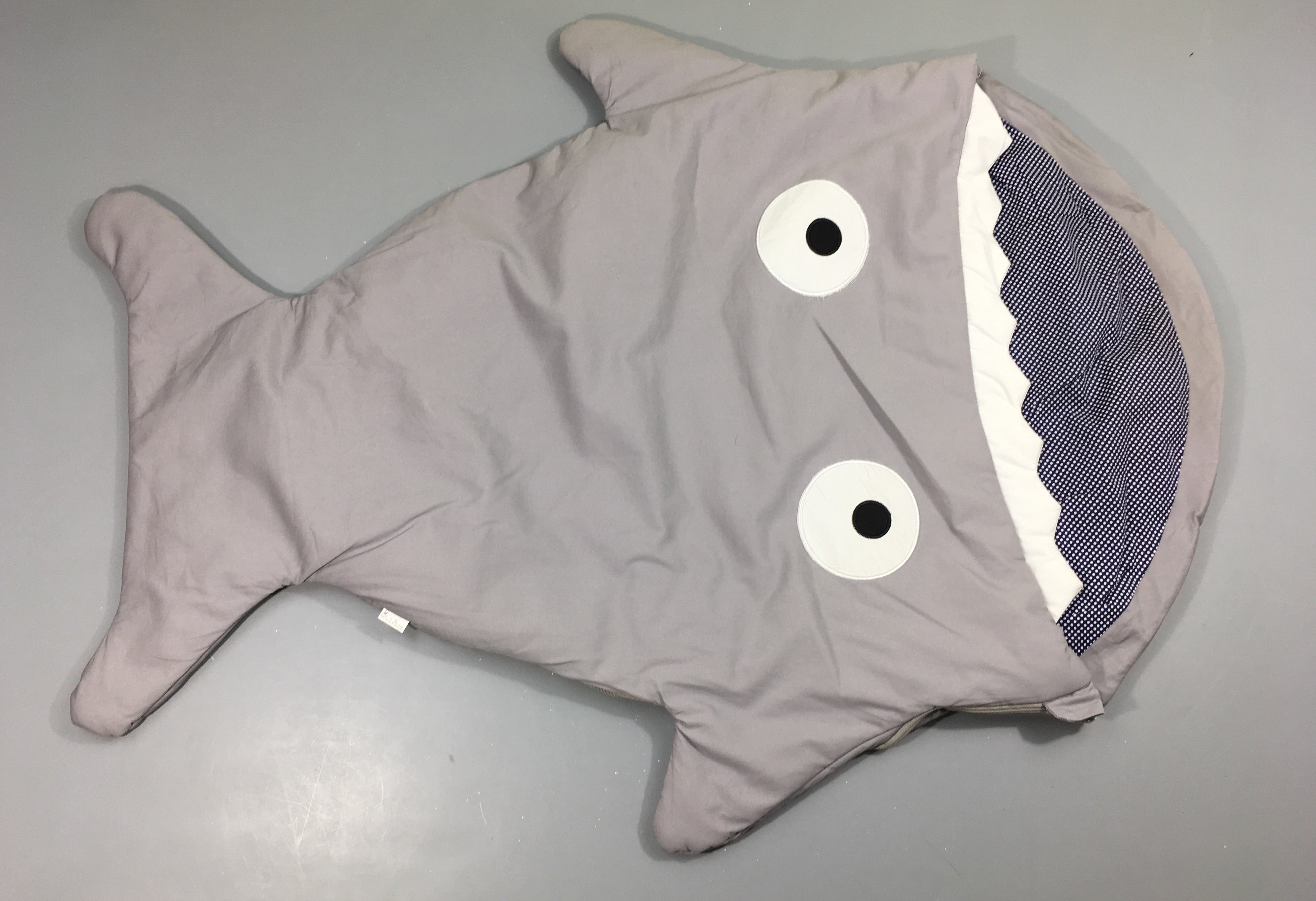 Sac de couchage requin gris