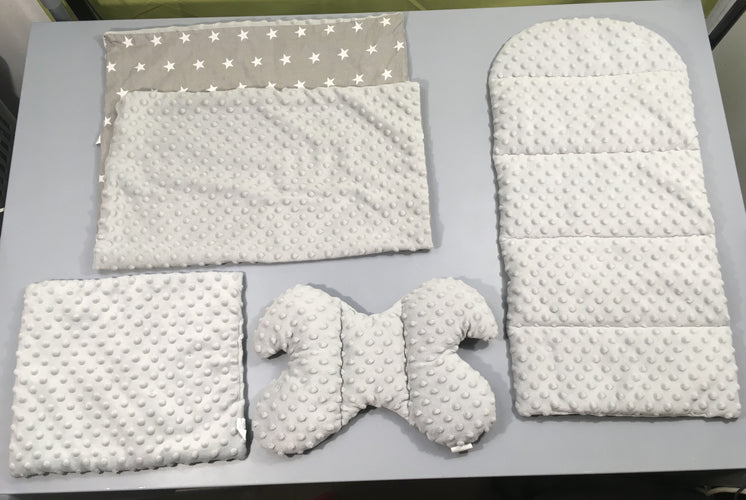 Réducteur de lit Bébés 100x60x15cm avec oreiller, couverture Insert Amovible (Étoiles Grises Minky), moins cher chez Petit Kiwi