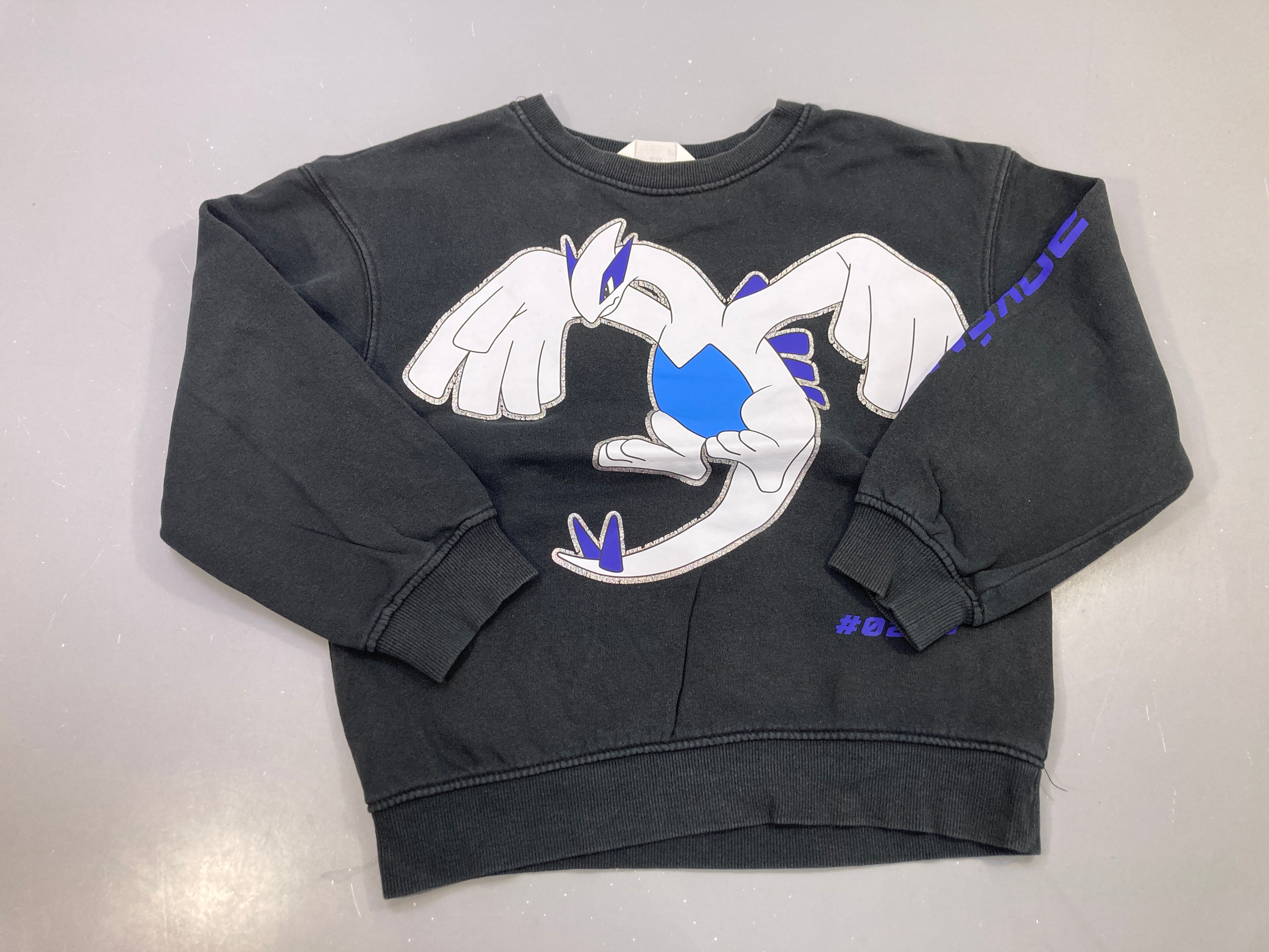 Sweat noir motif Pokémon Lugia