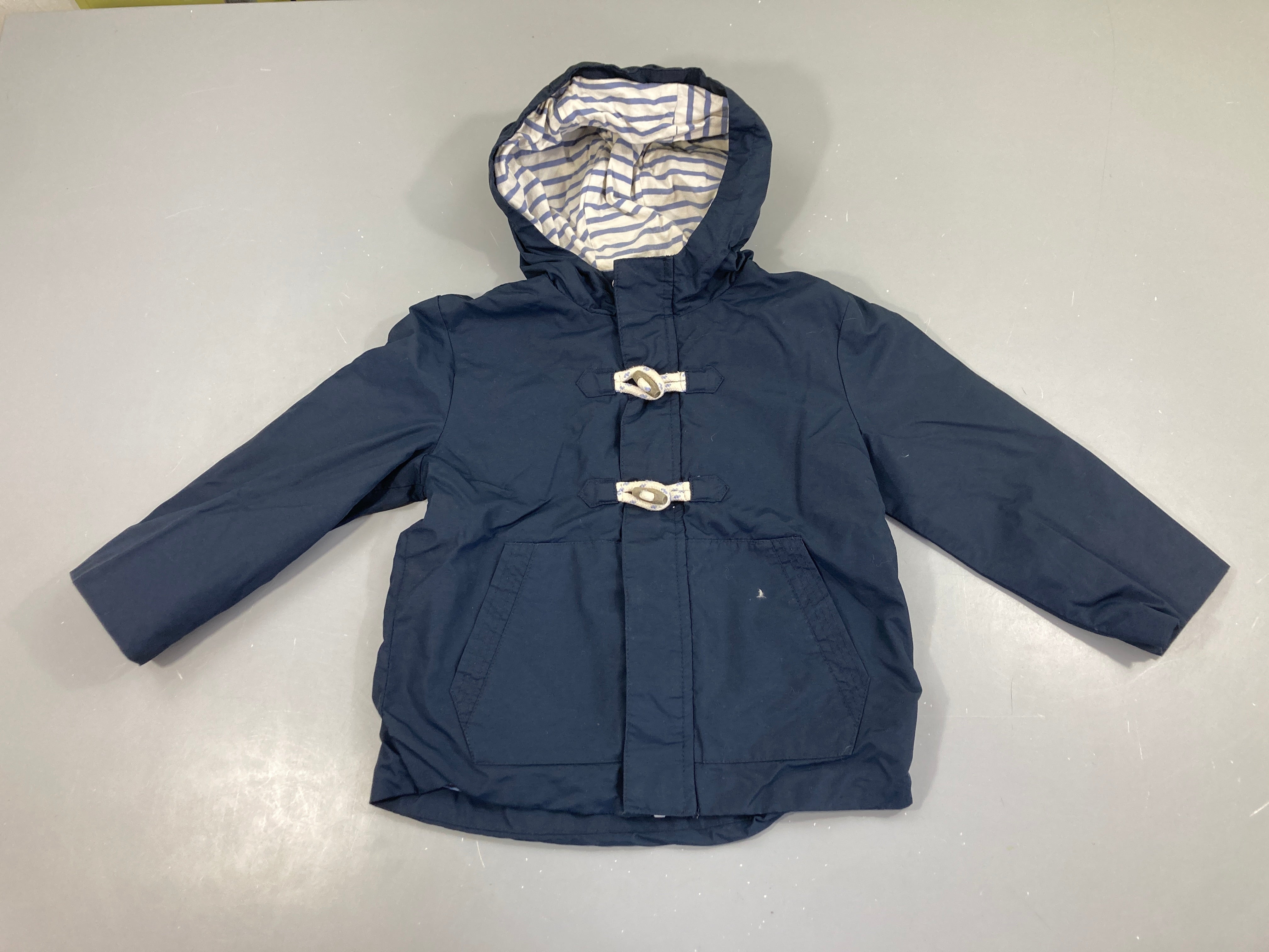 Veste zippée bleu foncé à capuche doublé jersey