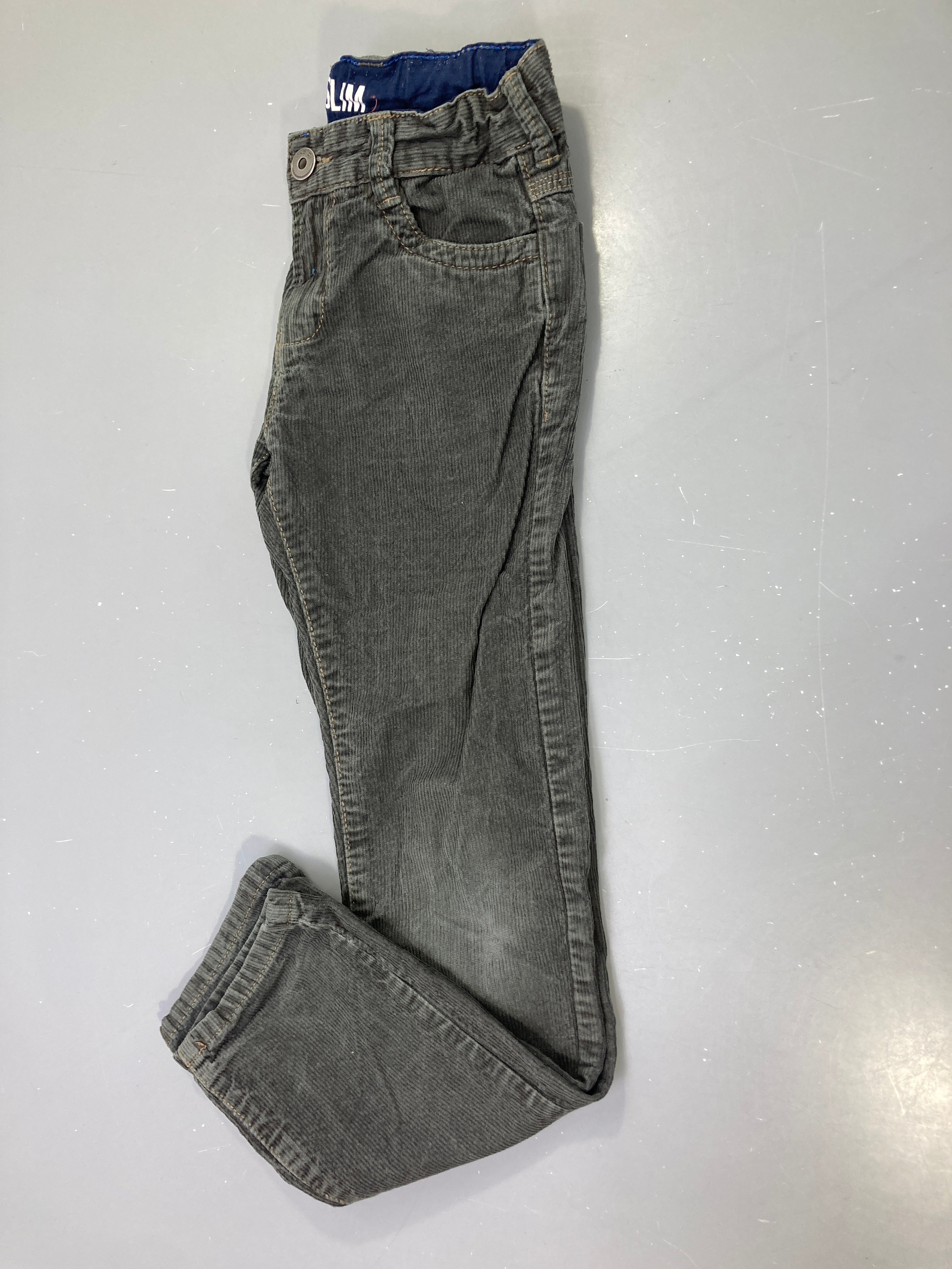 Pantalon velours côtelé gris, coupe slim
