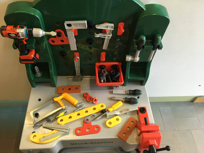 Theo Klein 8580 Etabli Work Station Bosch-Manques certains accessoires d'origine mais d'autres ajoutés, moins cher chez Petit Kiwi