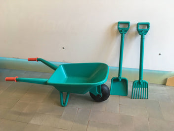 Theo Klein Set de jardinage brouette, pelle et rateau Bosh Garden