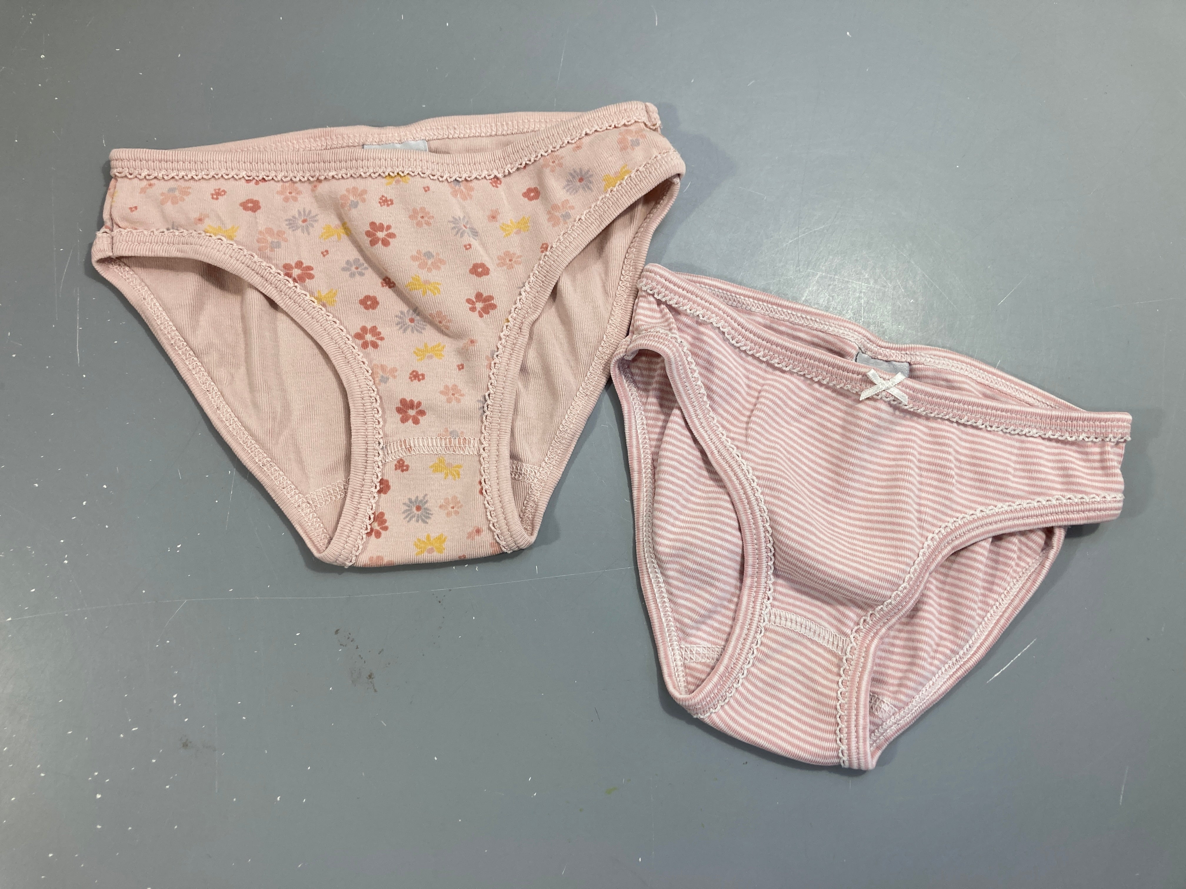 2 Culottes rose fleuries/blanc rayé rose