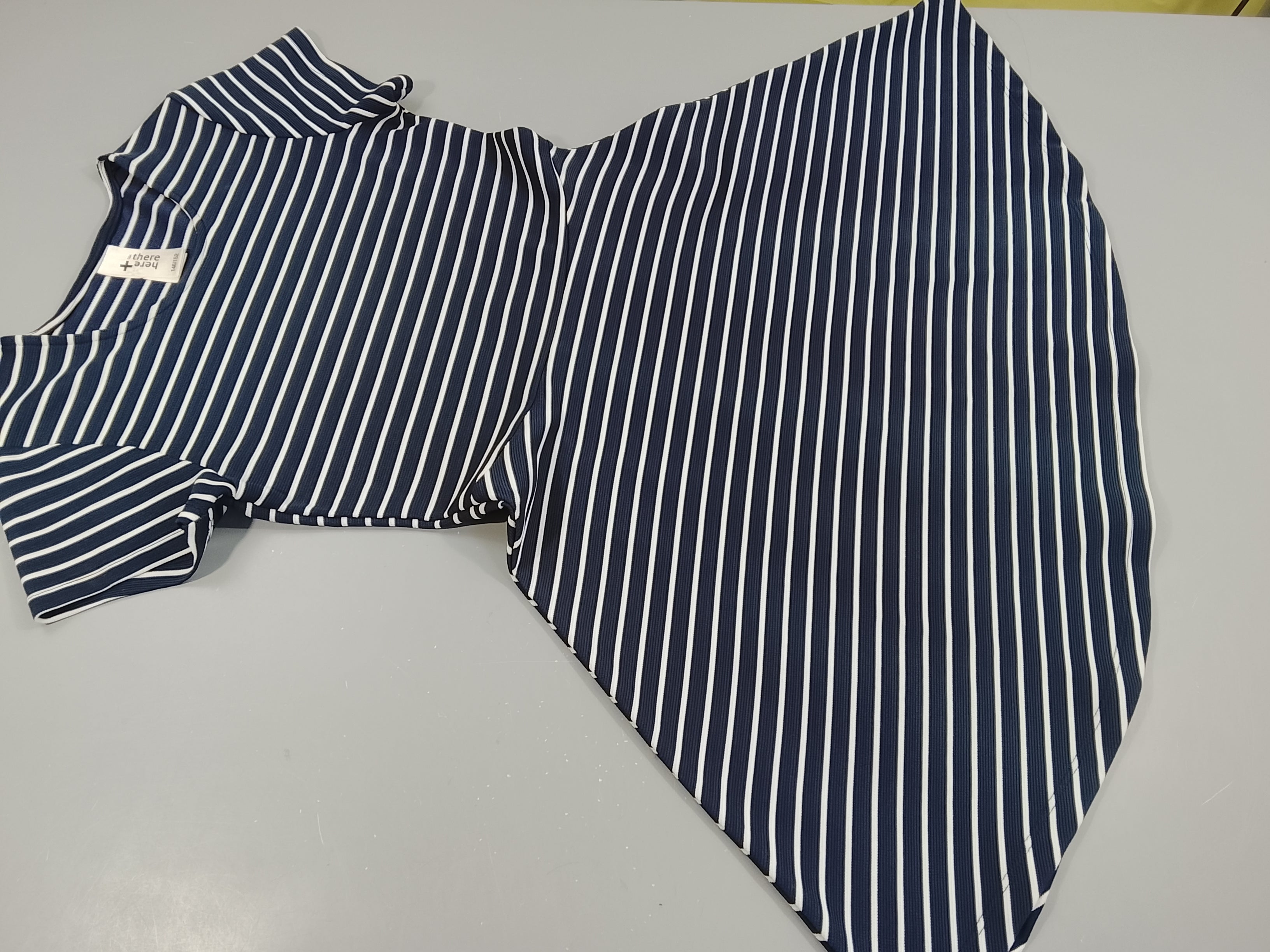 Robe m.c bleu marine rayé blanc texturé