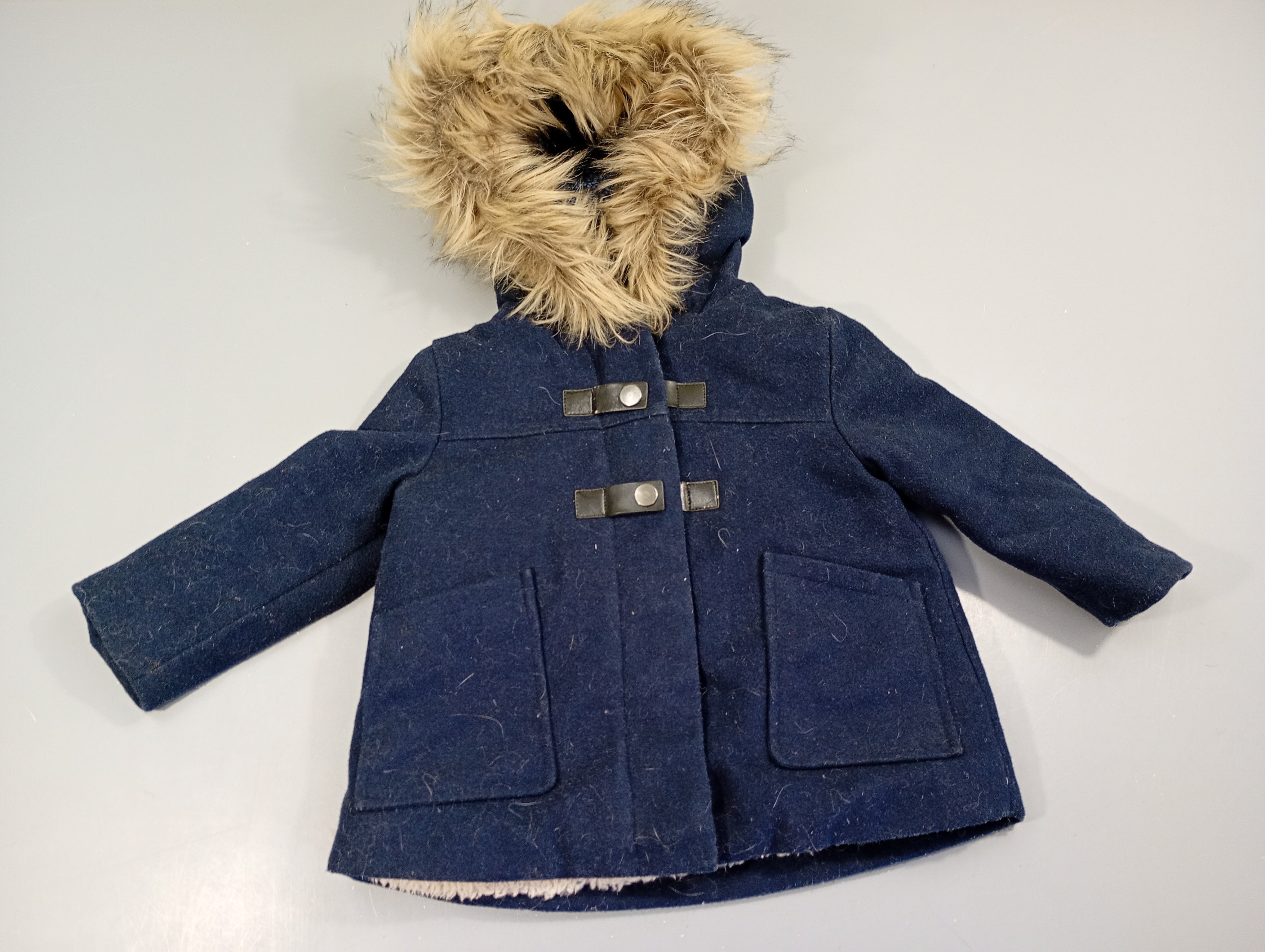 Veste  bleu marine à capuche fausse fourrure