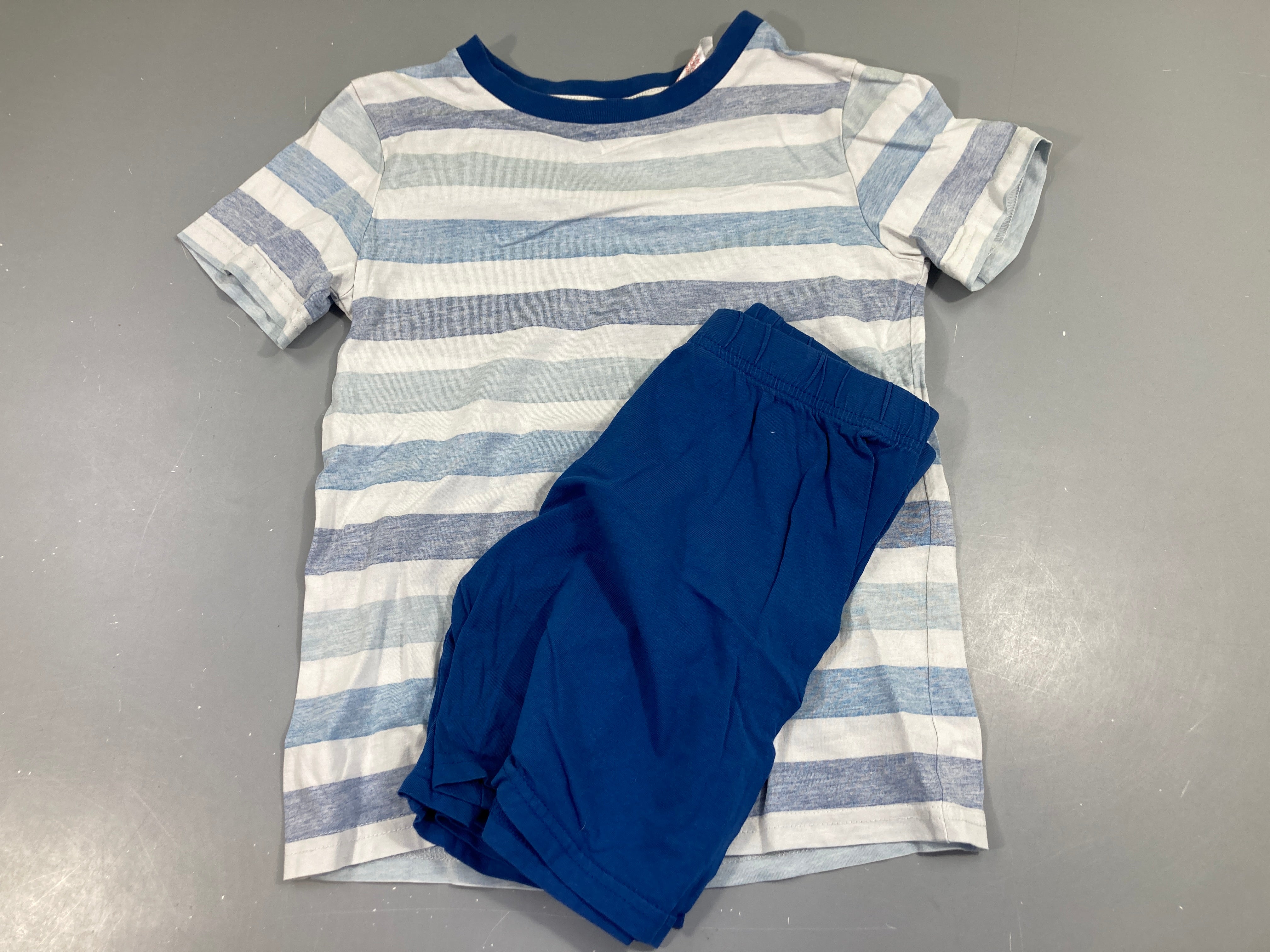 Pyjashort ligné bleu et blanc