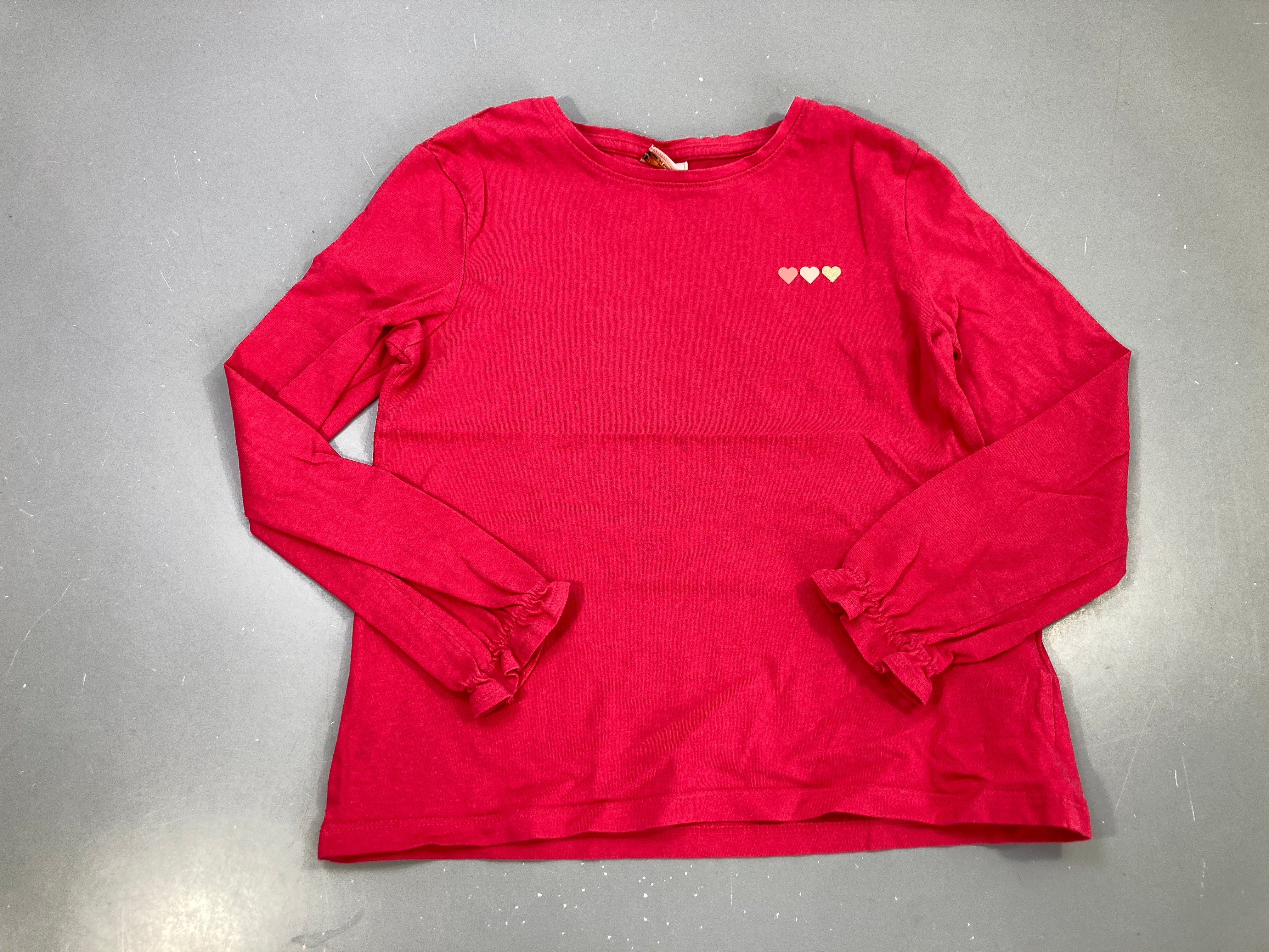 T-shirt m.l rouge, coeurs brodés, manches froncées