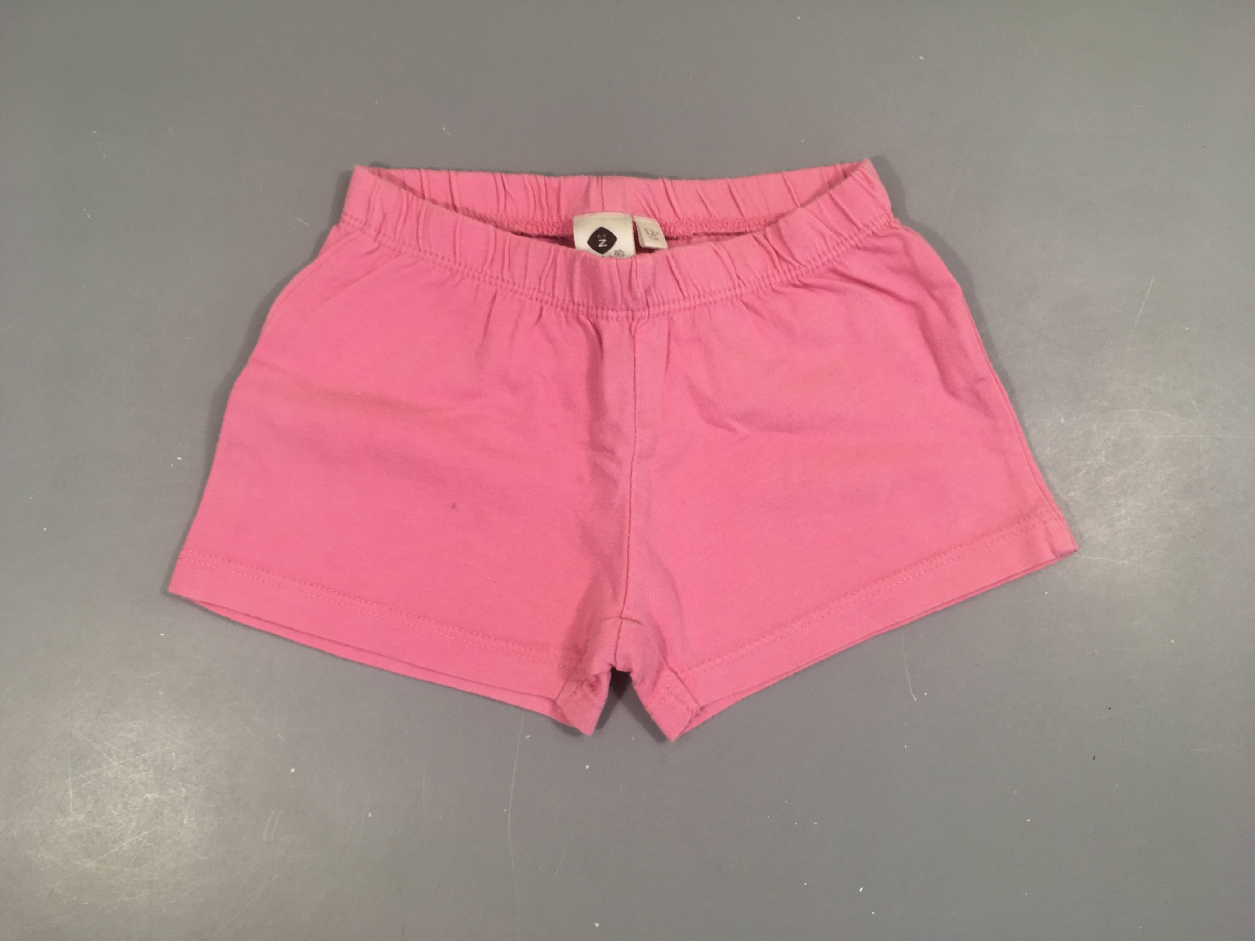 Short jersey rose, légèrement bouloché