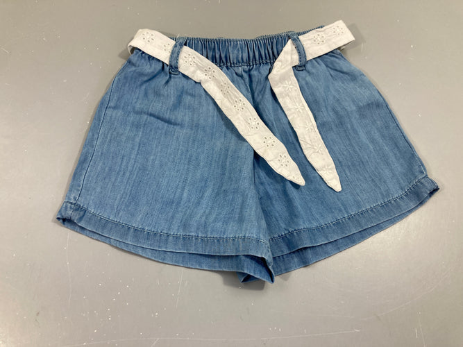 Short jean léger, ceinture blanche, moins cher chez Petit Kiwi