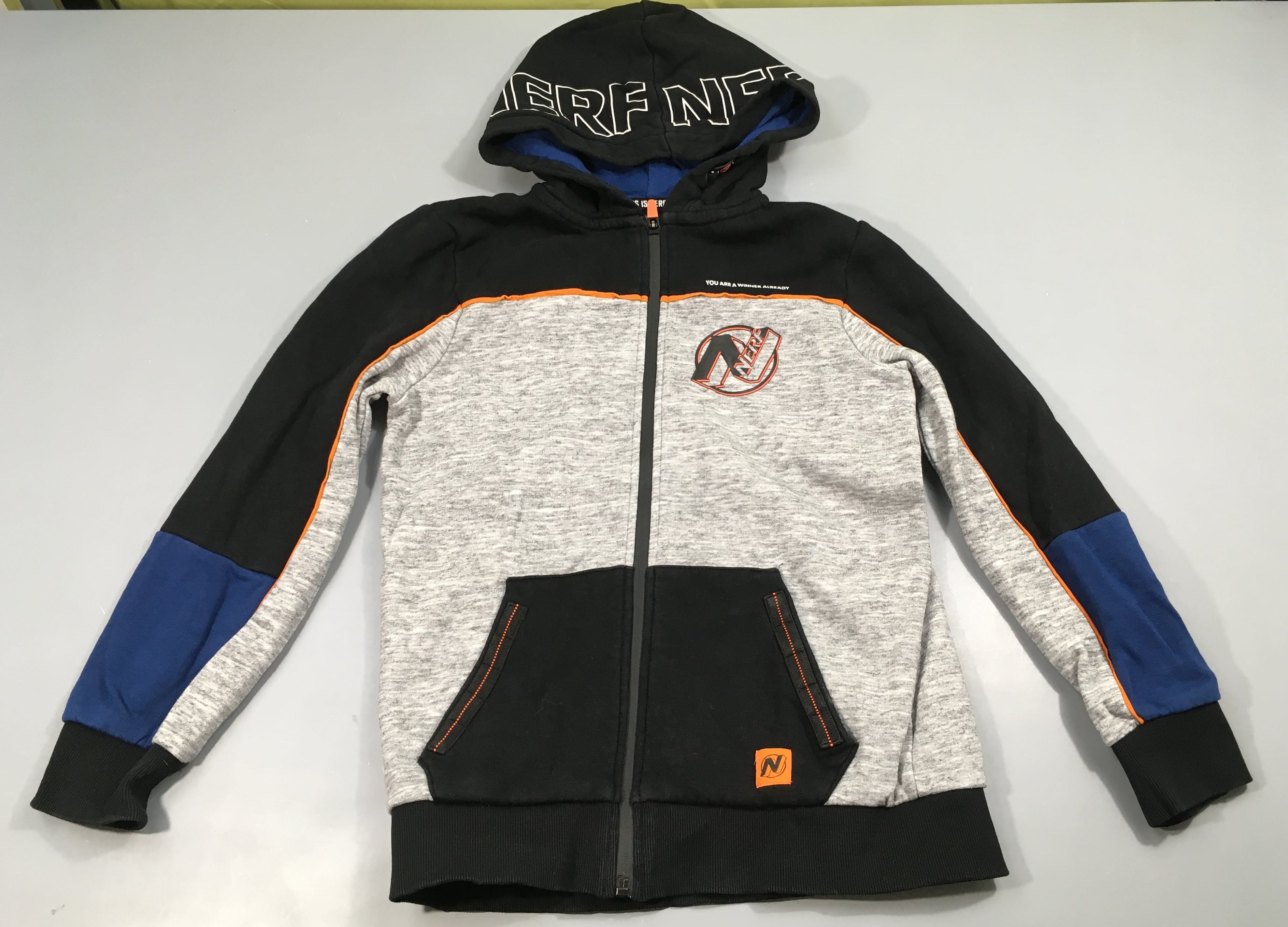 Sweat zippéà capuche gris chiné/noir NERF