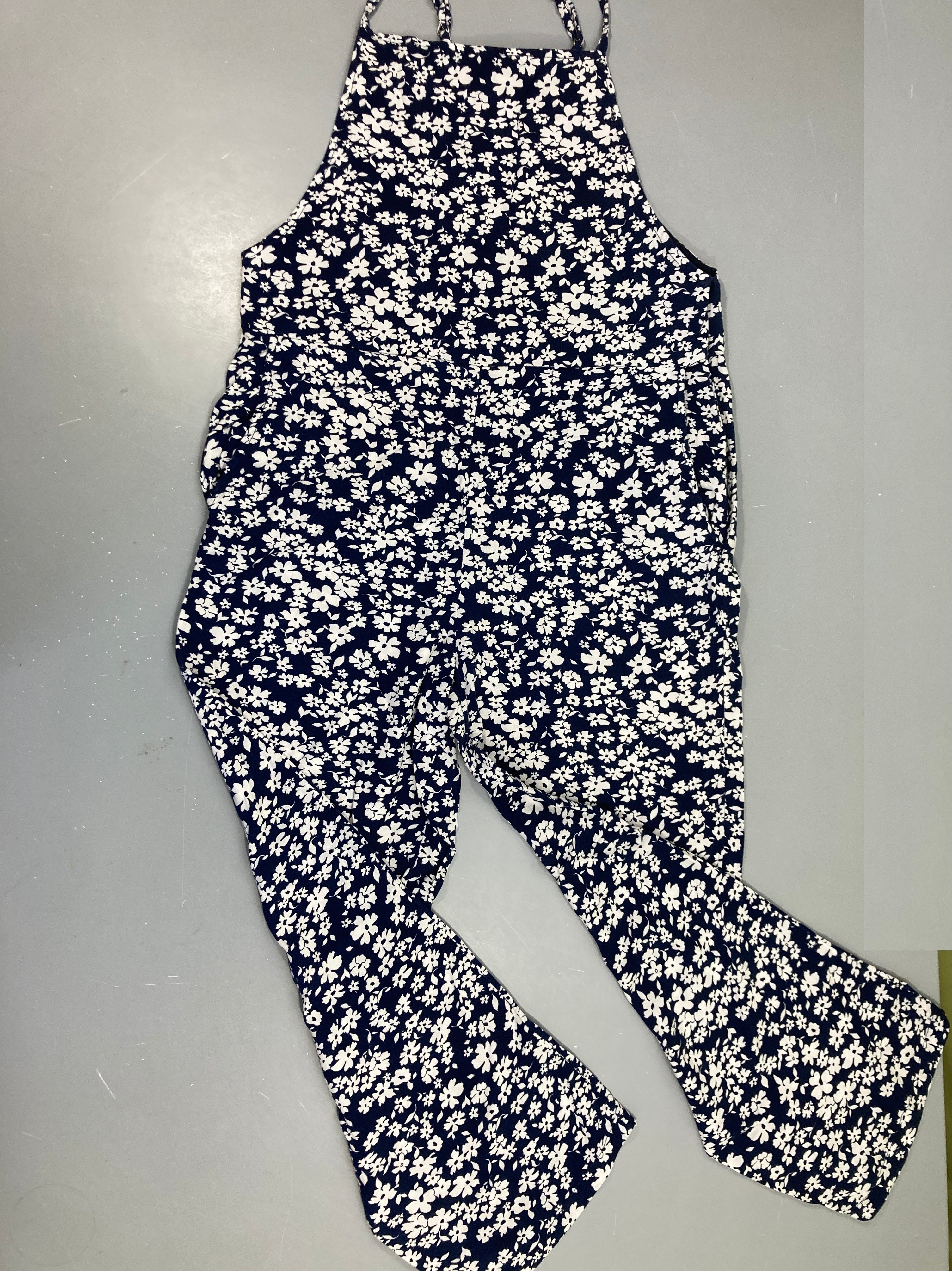 Combinaison fines bretelles fluide bleu marine fleurs