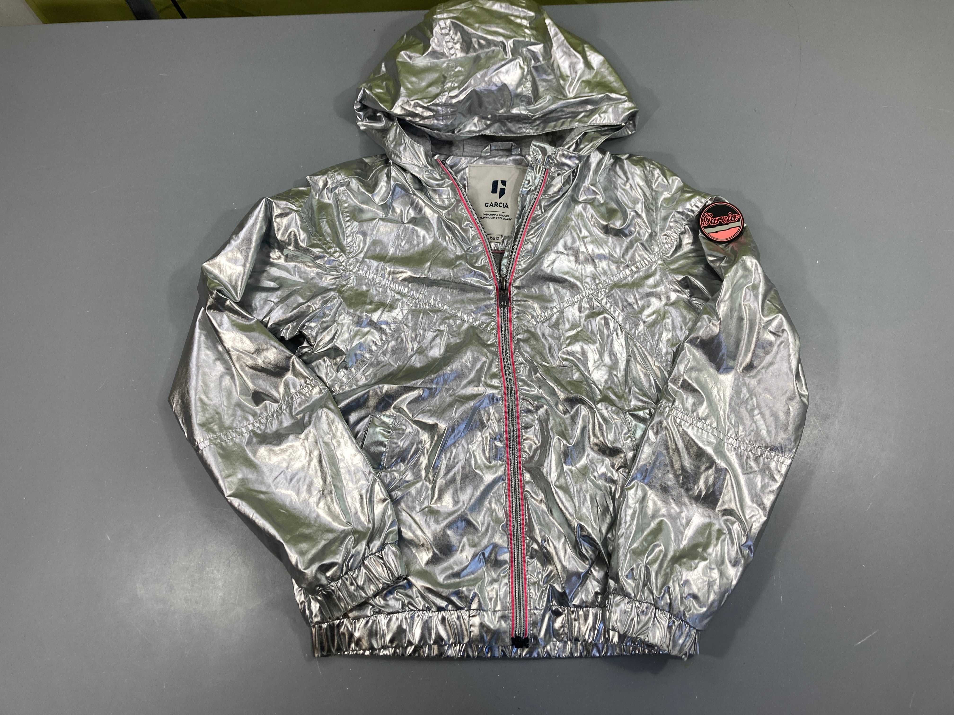 Veste mi-saison argentée à capuche