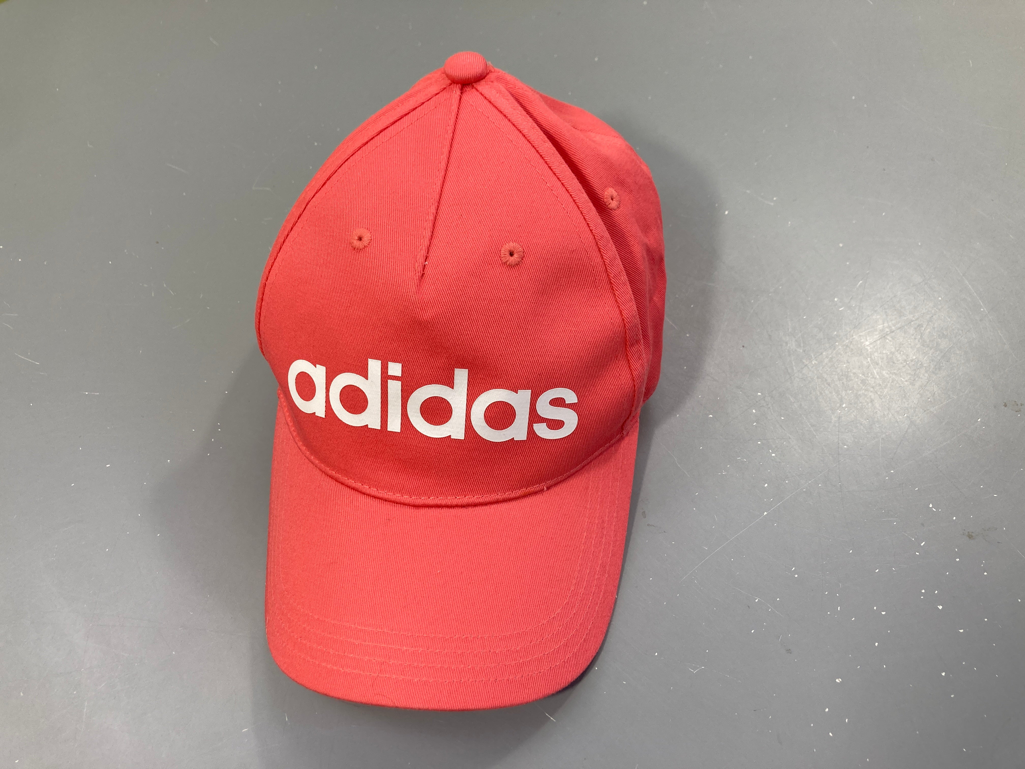 Etat neuf Casquette rose Adidas
