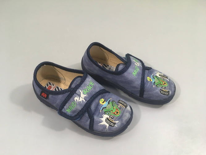 Pantoufles bleues broderies quad, 24, moins cher chez Petit Kiwi