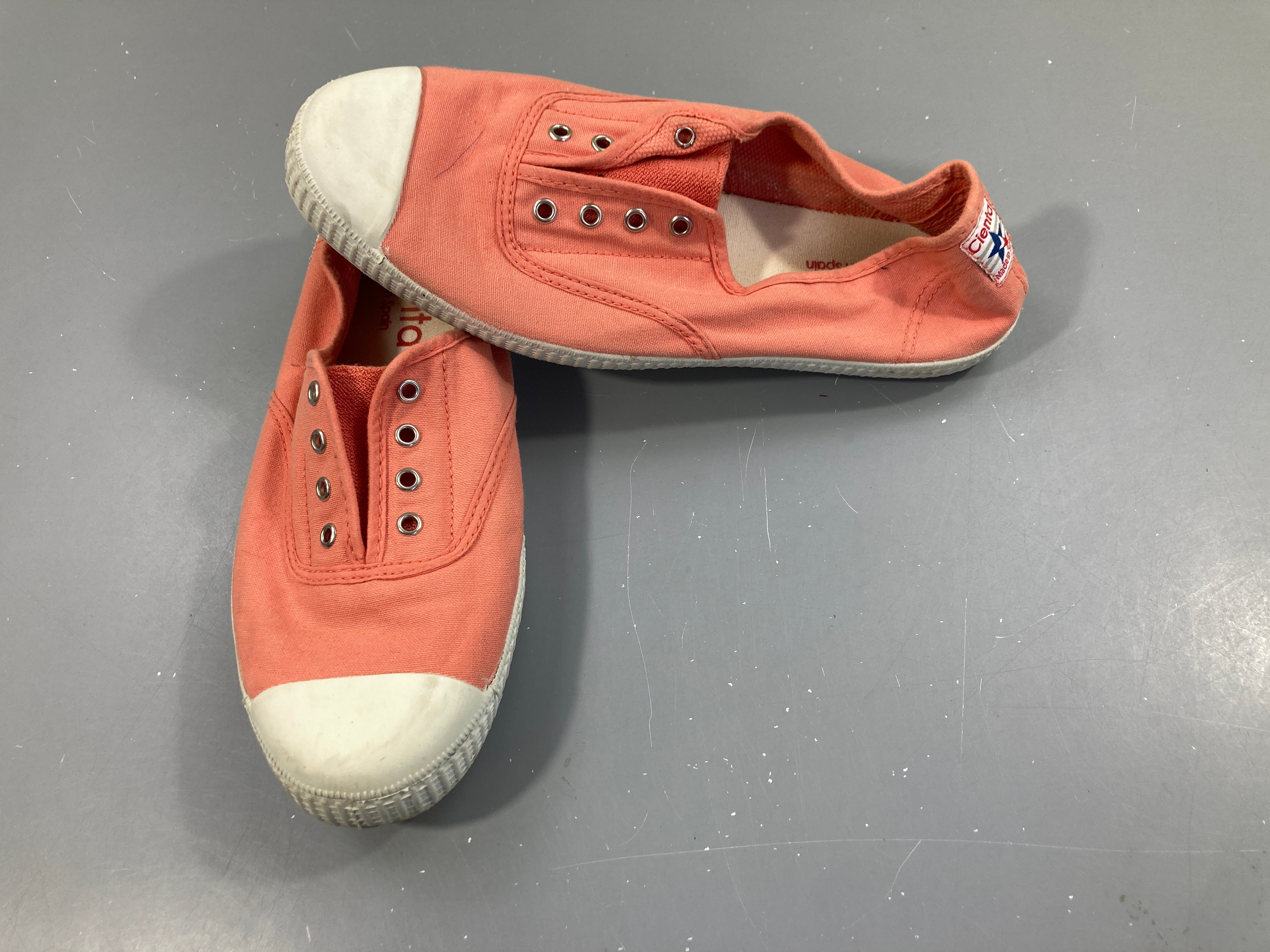 Baskets basses toiles corail Cienta, 39, parfumées