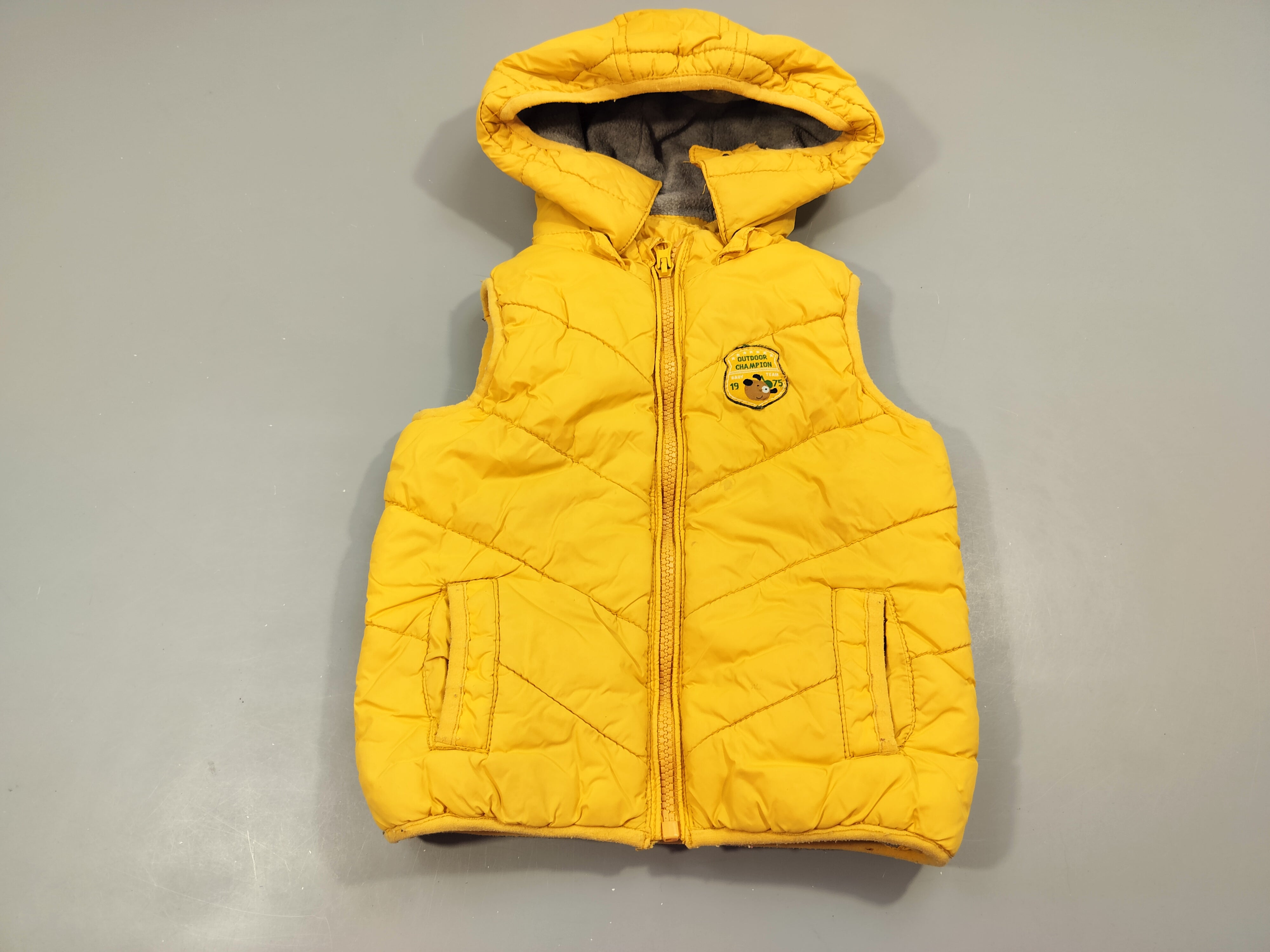 Veste Waikiki (petites taches avant) zippée s.m à capuche amovible jaune matelassé, inértieur polar gris