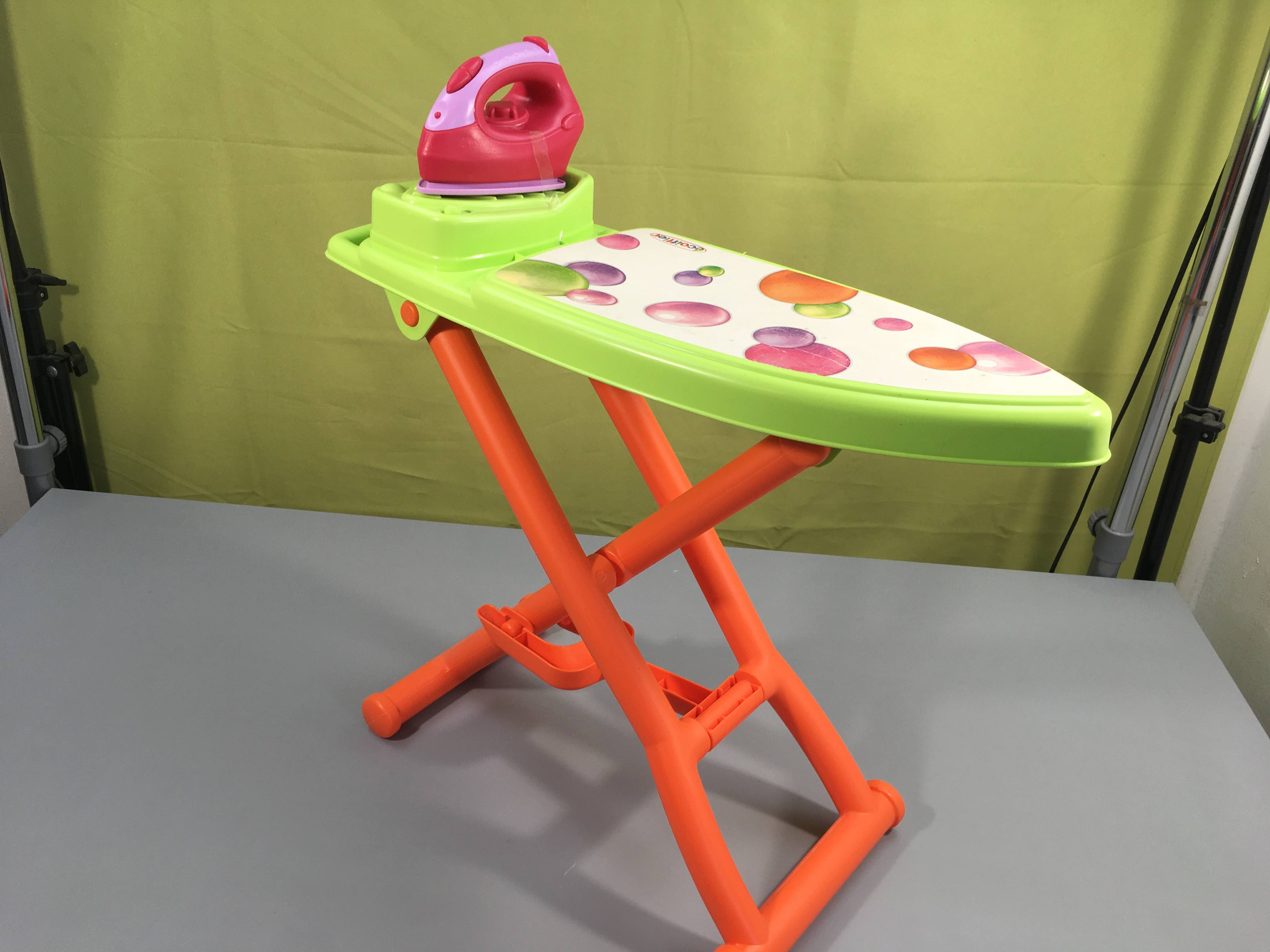 Planche à repasser en plastique vert/prange + fer, à rafraichir