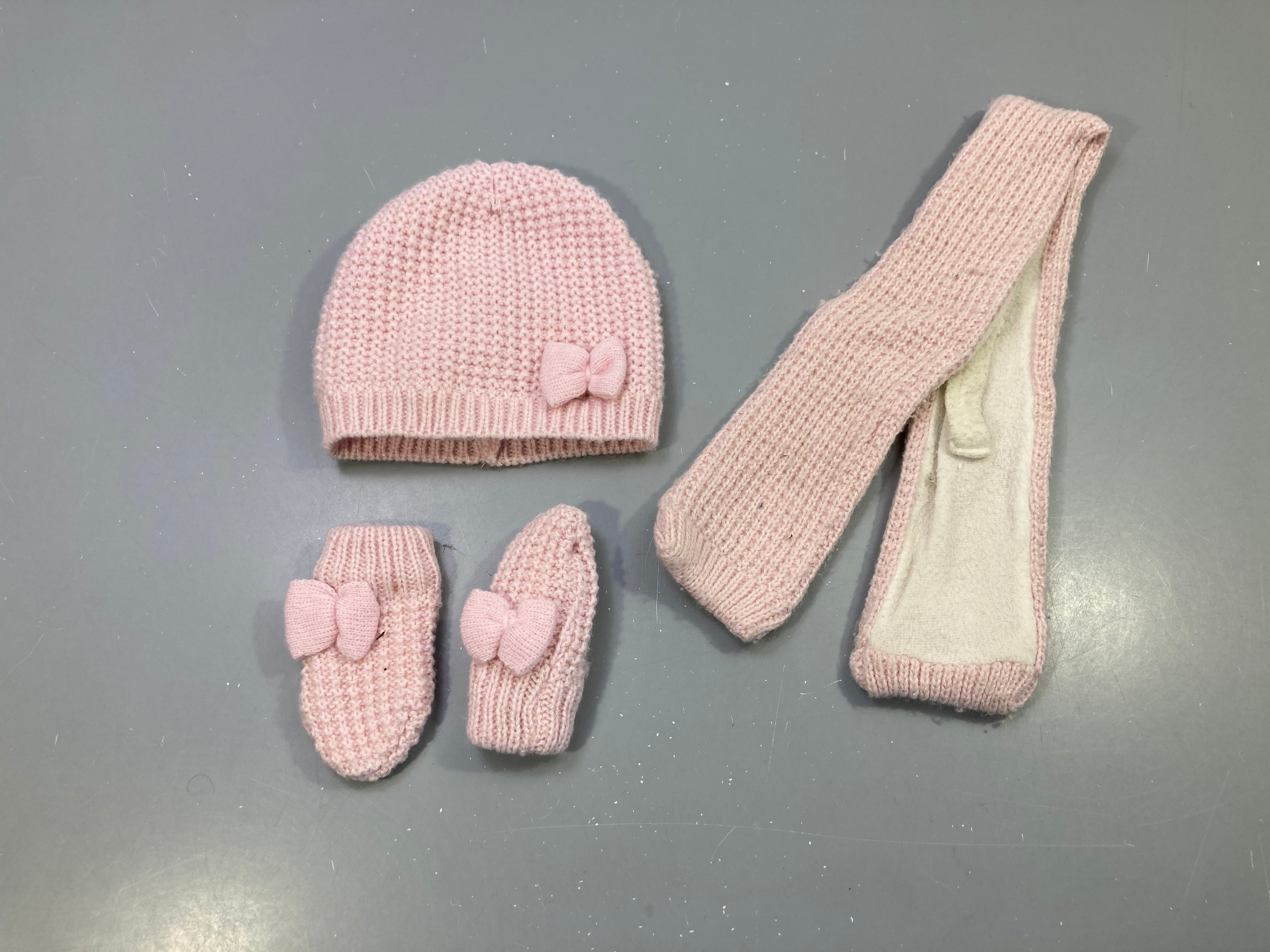 Ensemble bonnet, écharpe, moufles rose tricot, nœuds, écharpe doublée polaire