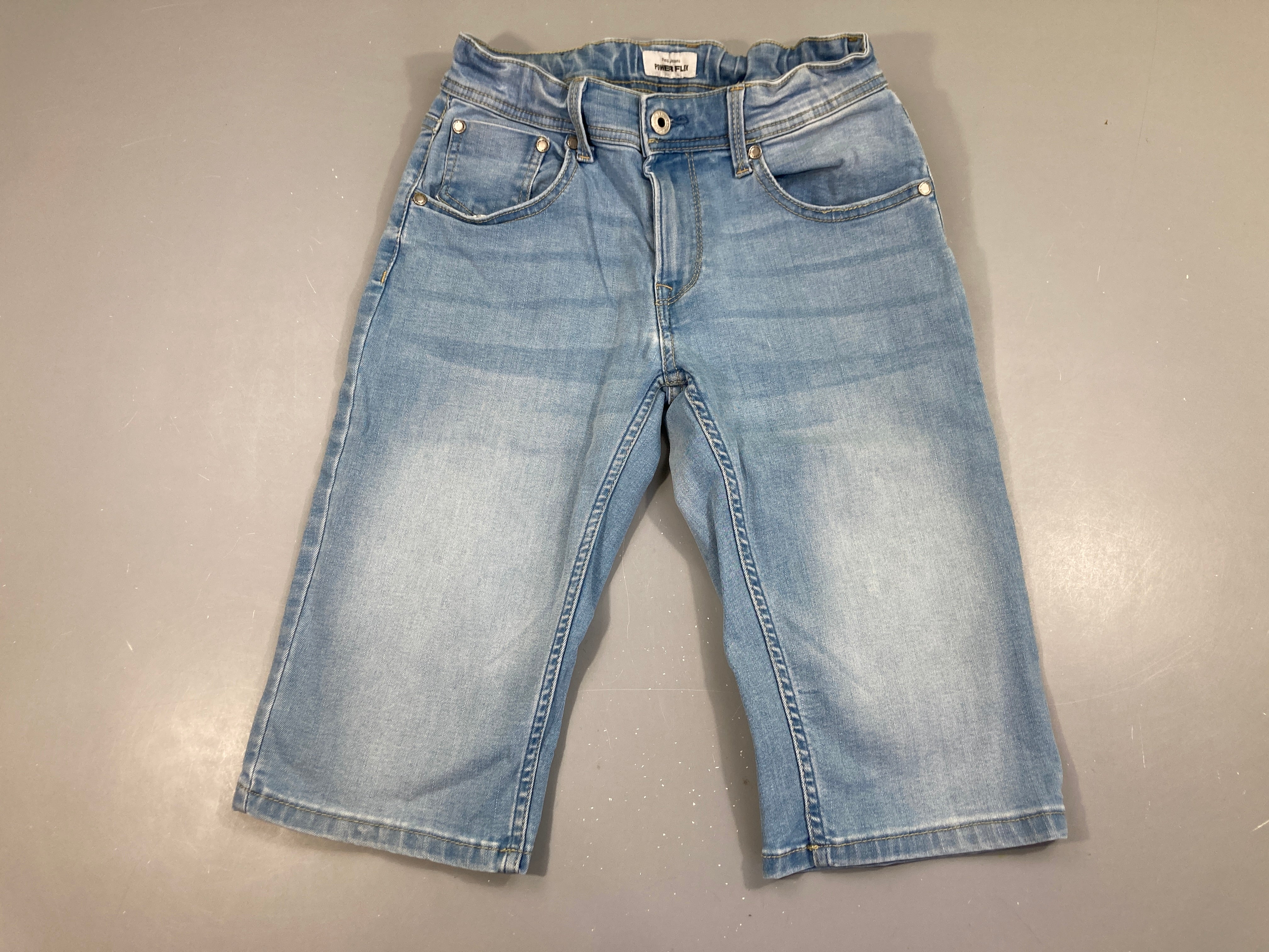 Bermuda jean power flex, élasthane un peu détendu à l'avant