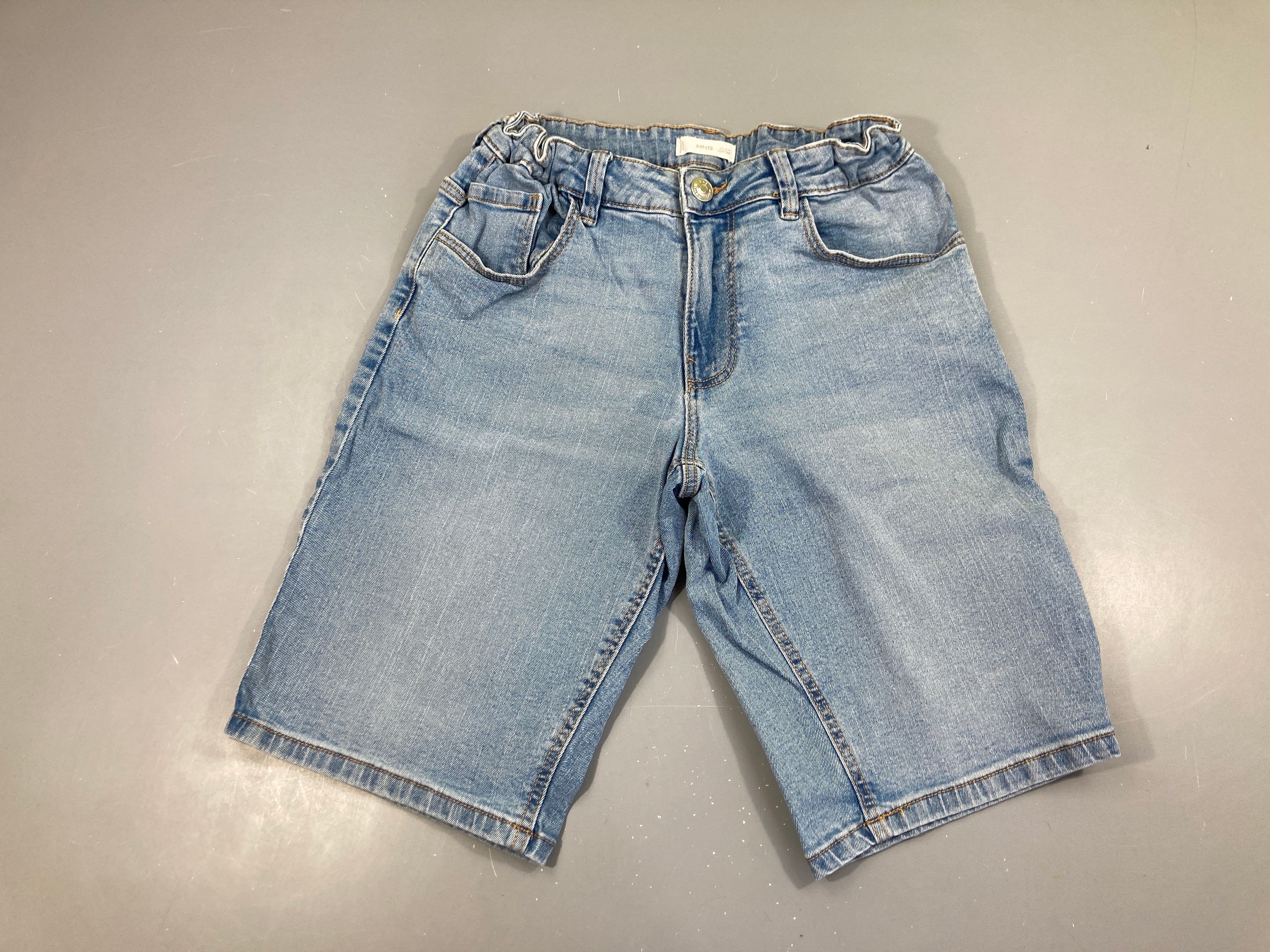 Bermuda jean, élasthane un peu détendu à l'avant