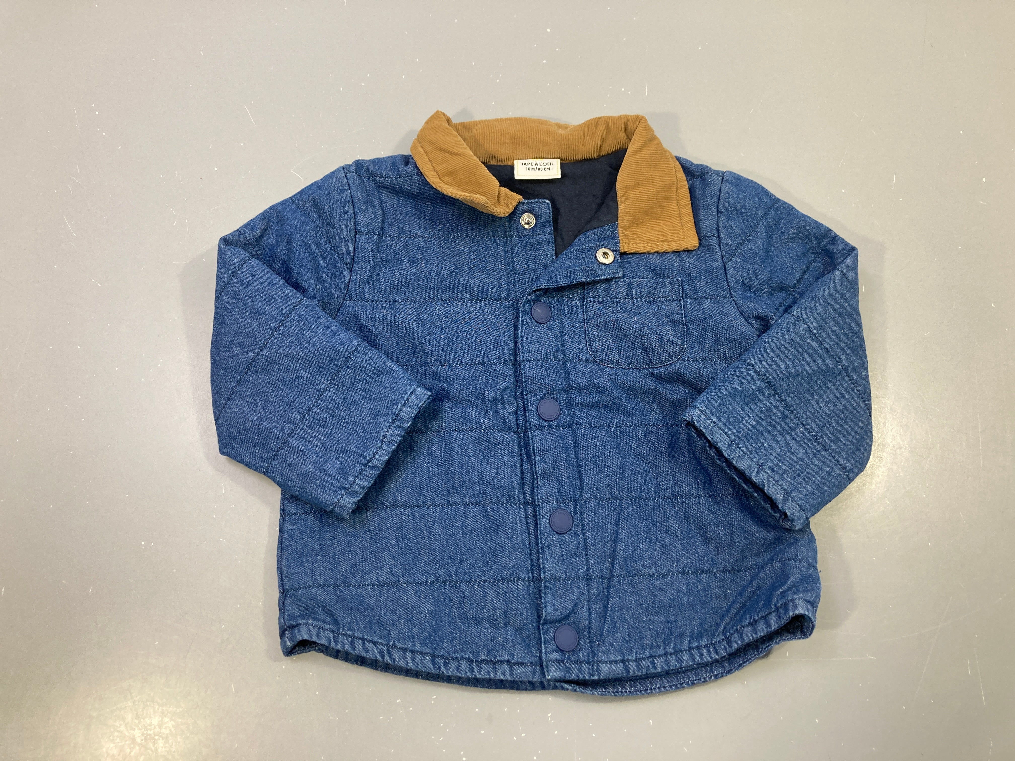 Veste bleue denim matelassée, col velours camel, pressions