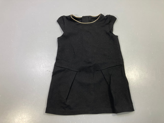 Robe m.c noire, liseré doré, plis, moins cher chez Petit Kiwi