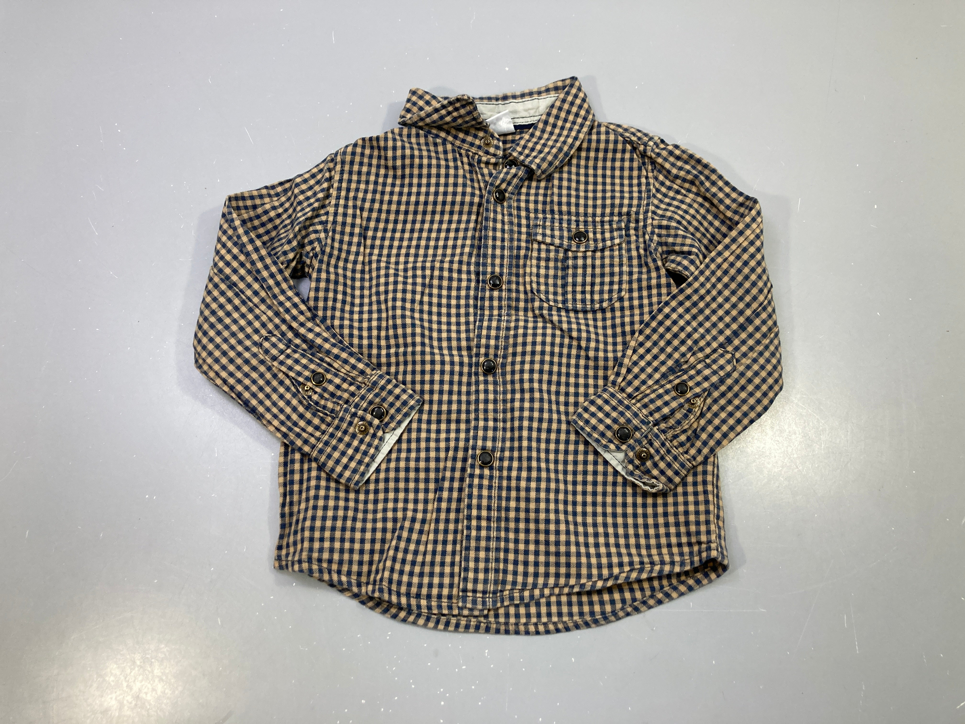 Chemise m.l beige bleu marine vichy, boutons pression, poche poitrine