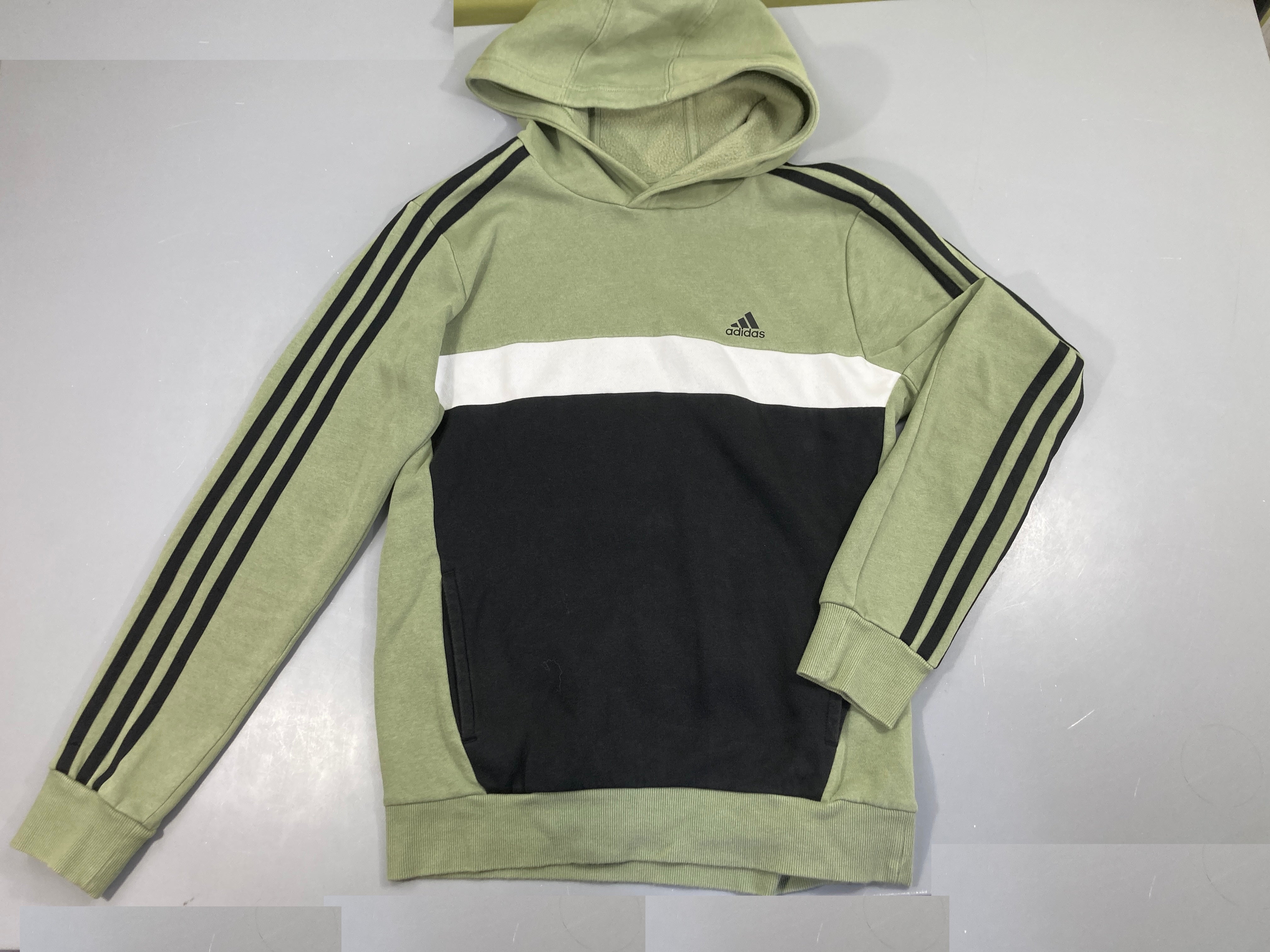 Sweat kaki/blanc/noir adidas