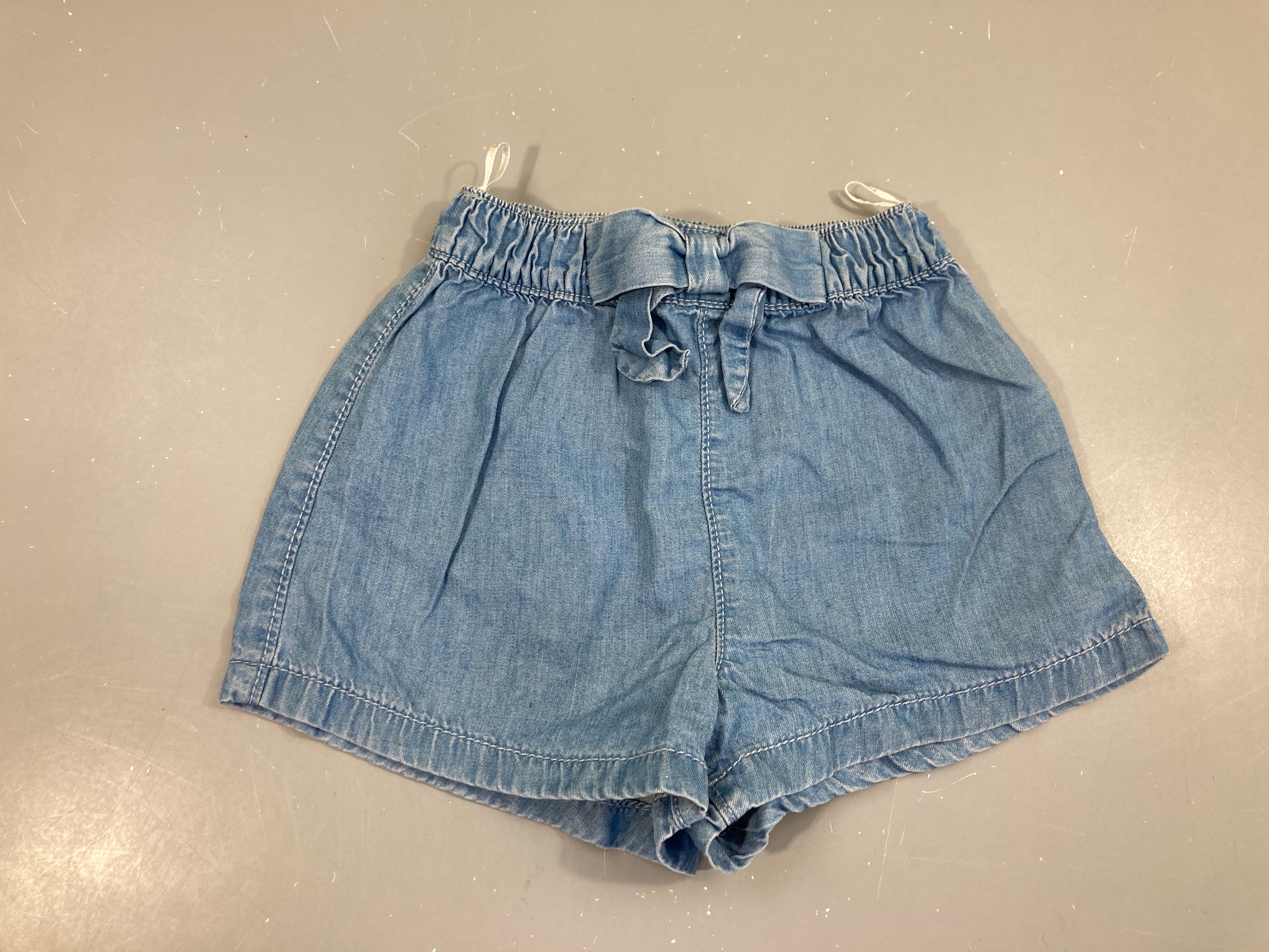 Short denim