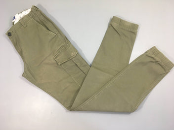 Pantalon cargo kaki, traces de décoloration