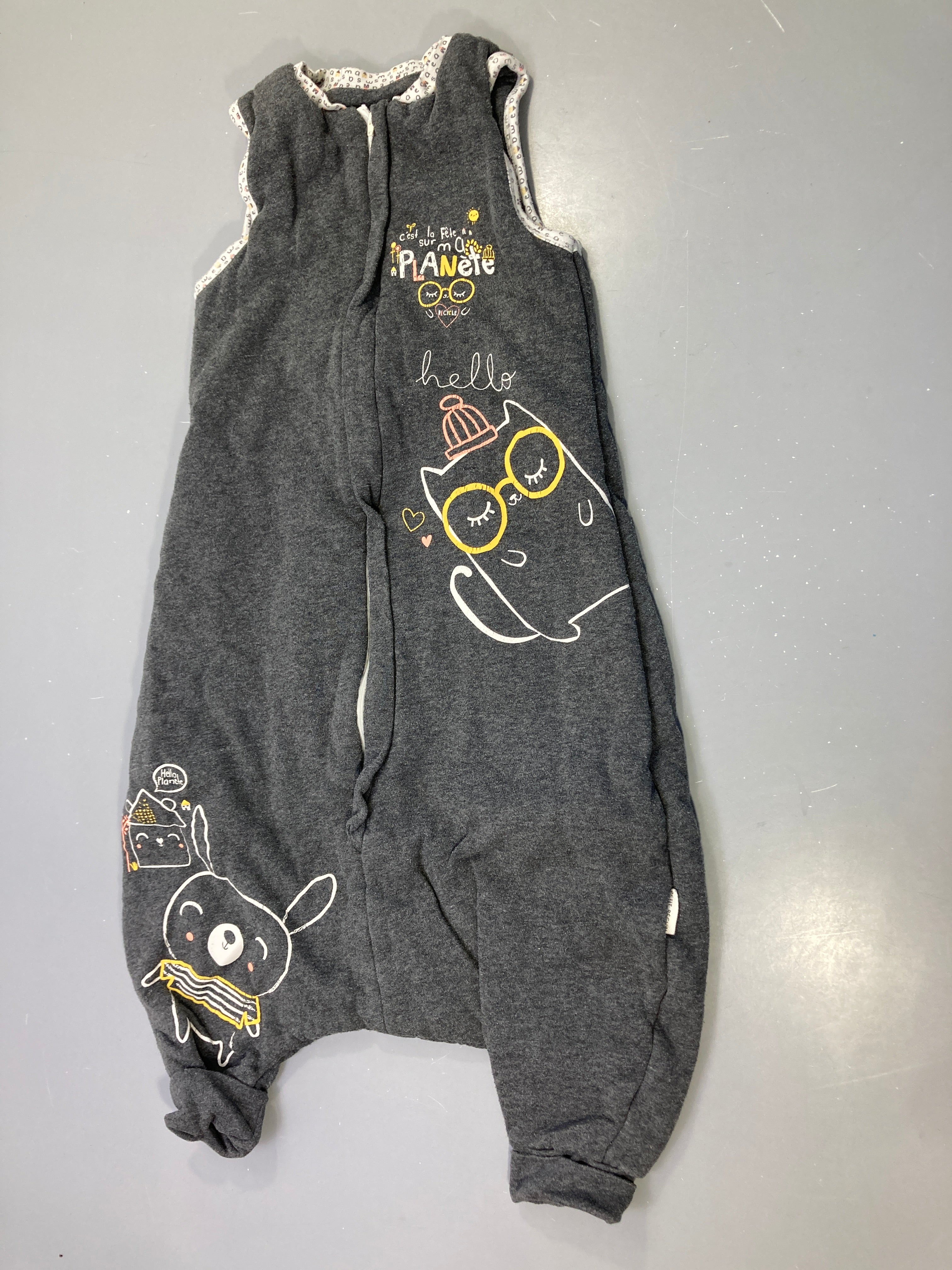 Gigoteuse ouatinée s.m gris chiné à jambes, chat à lunettes et lapin Petit Beguin