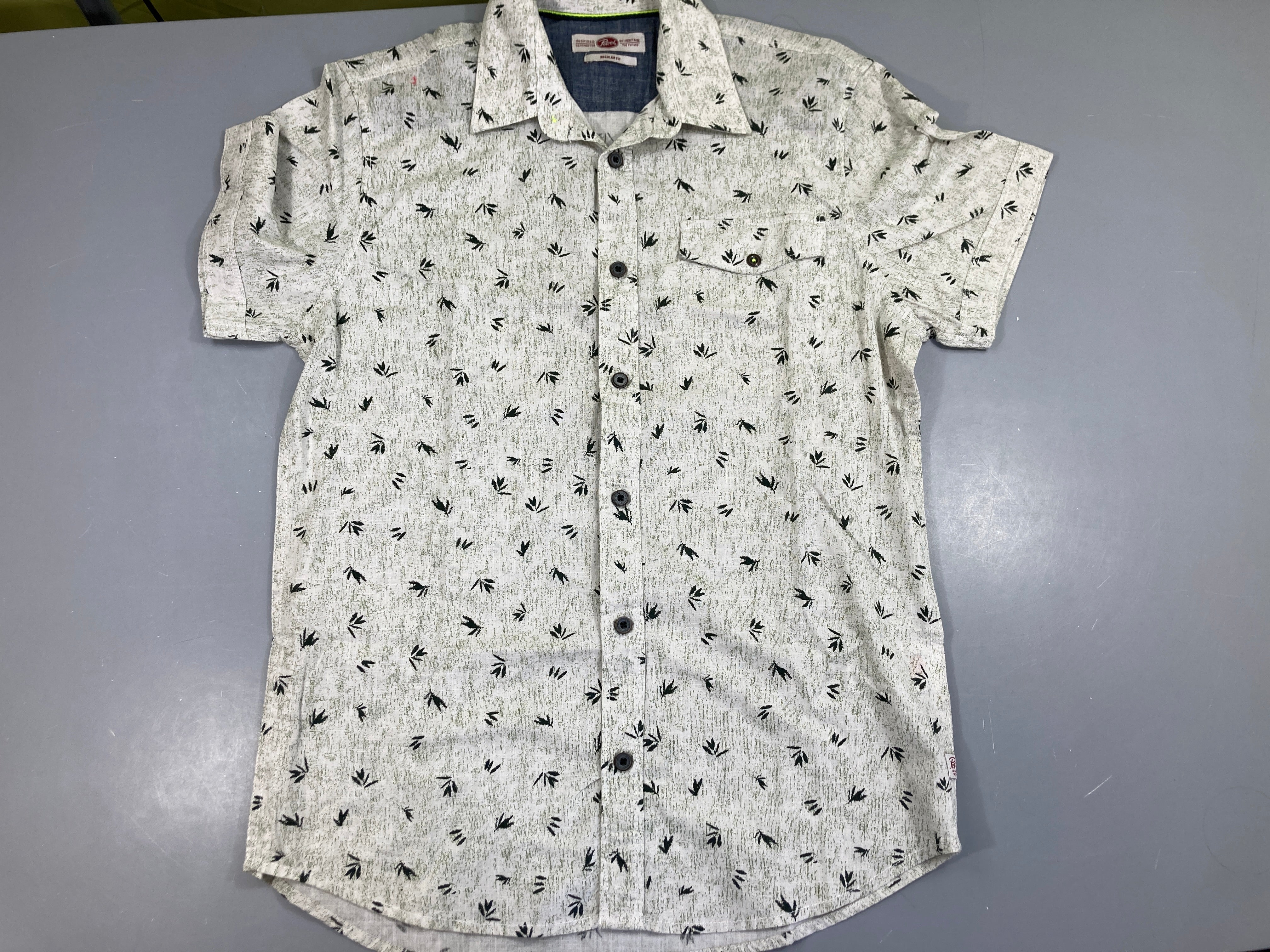 Chemise m.c blanc/vert feuilles, Regular fit