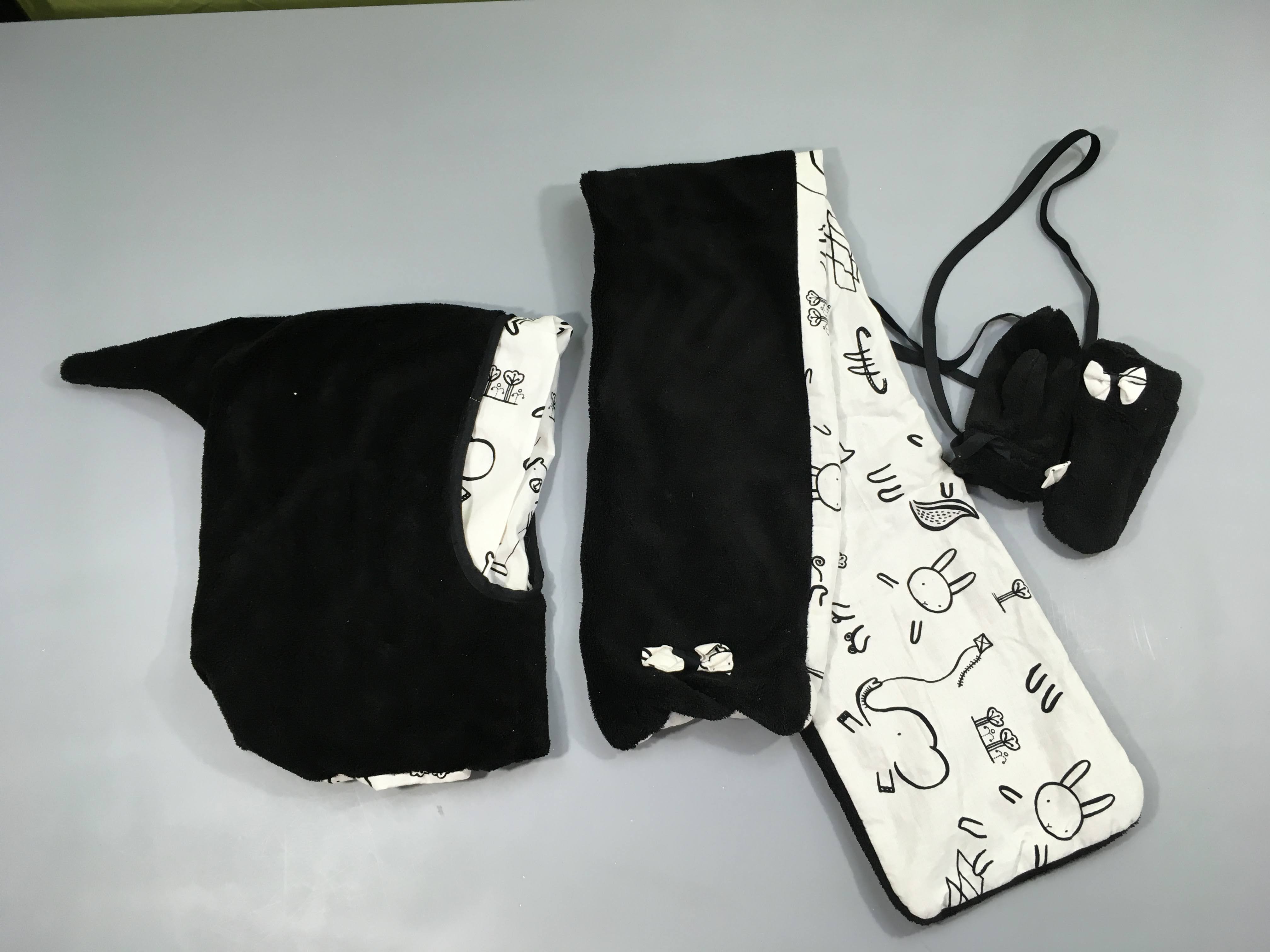 Cagoule + écharpe + moufles noir velours, intérieur motifs animaux